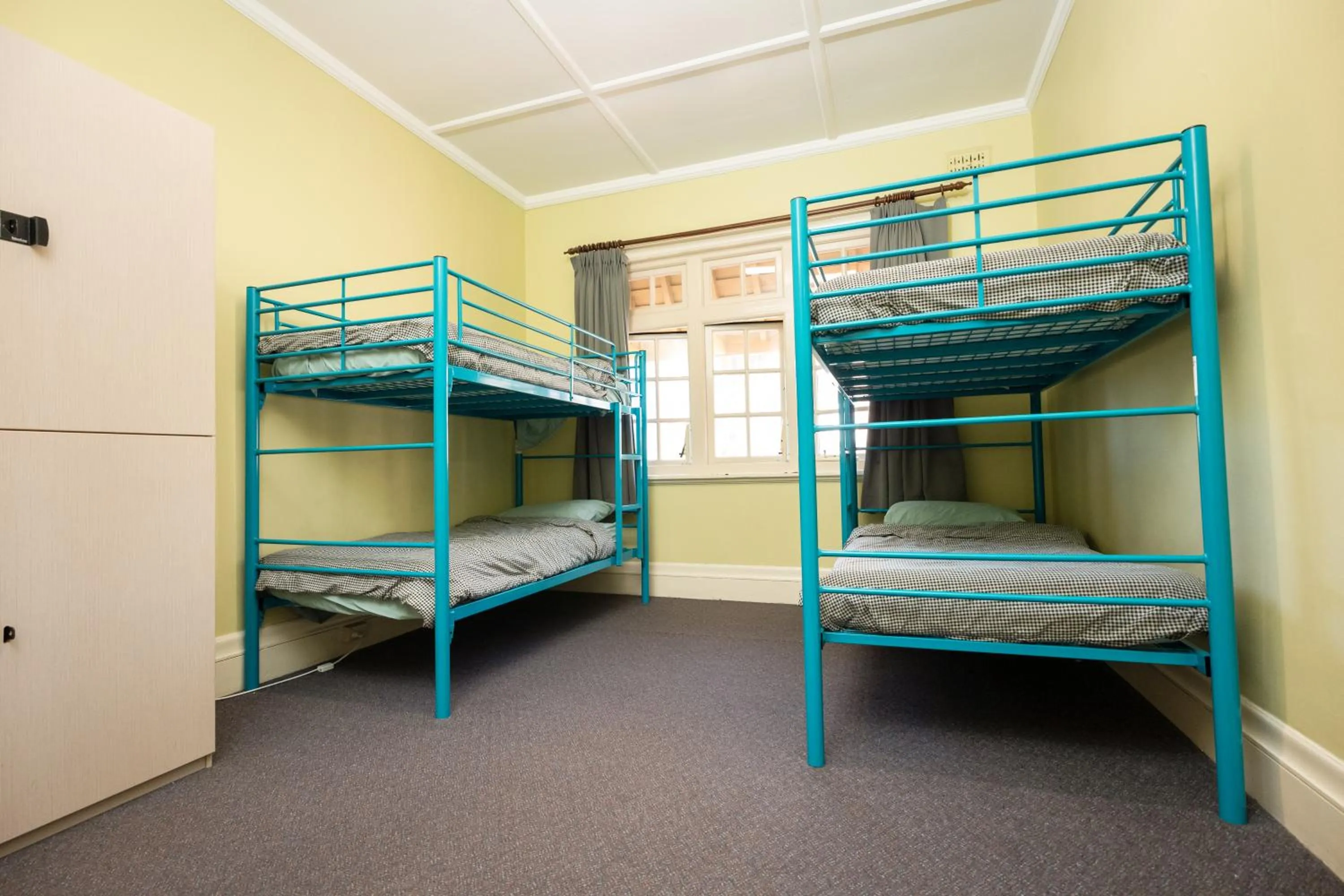 bunk bed, Bed in YHA Newcastle Beach