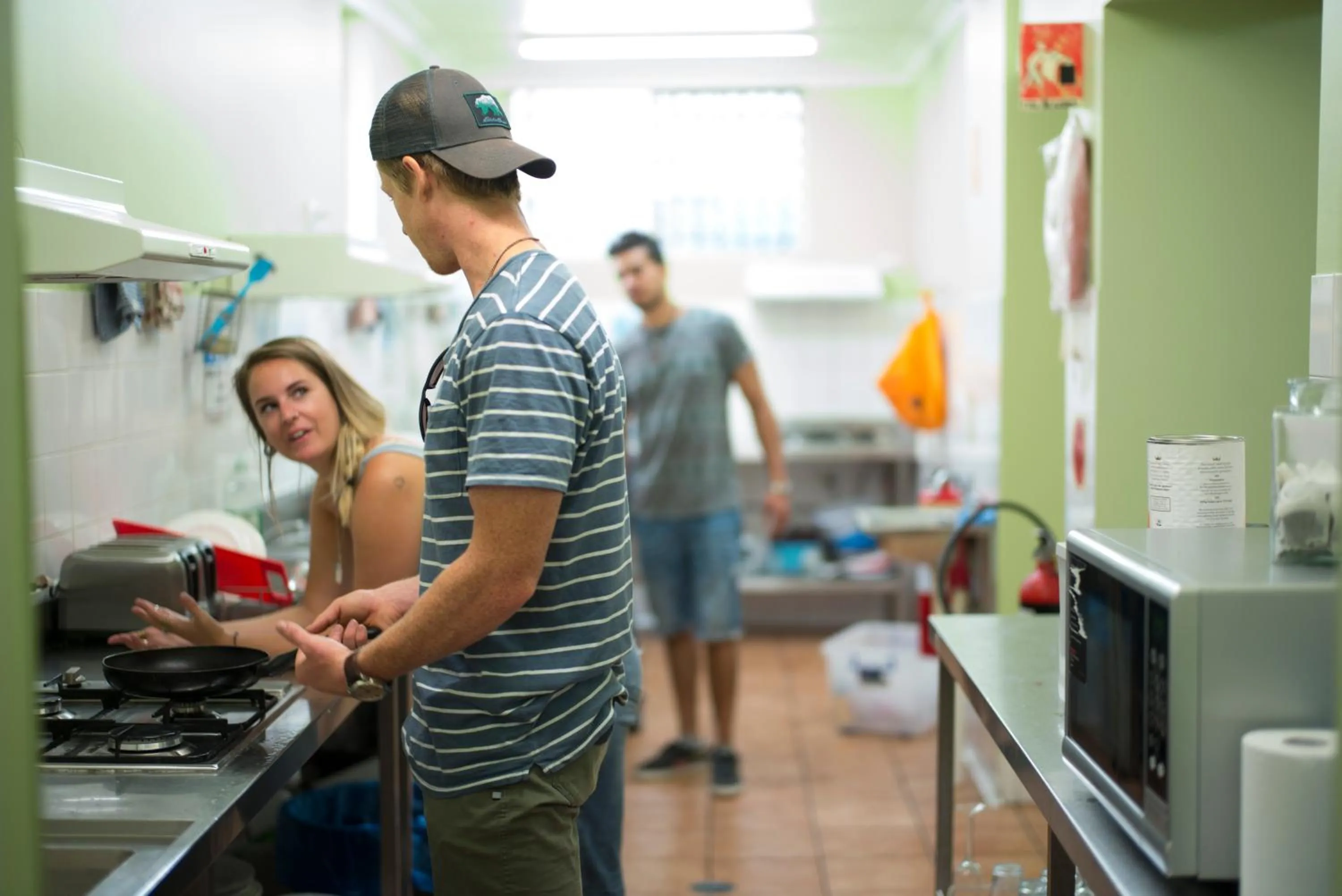 Kitchen or kitchenette in YHA Newcastle Beach