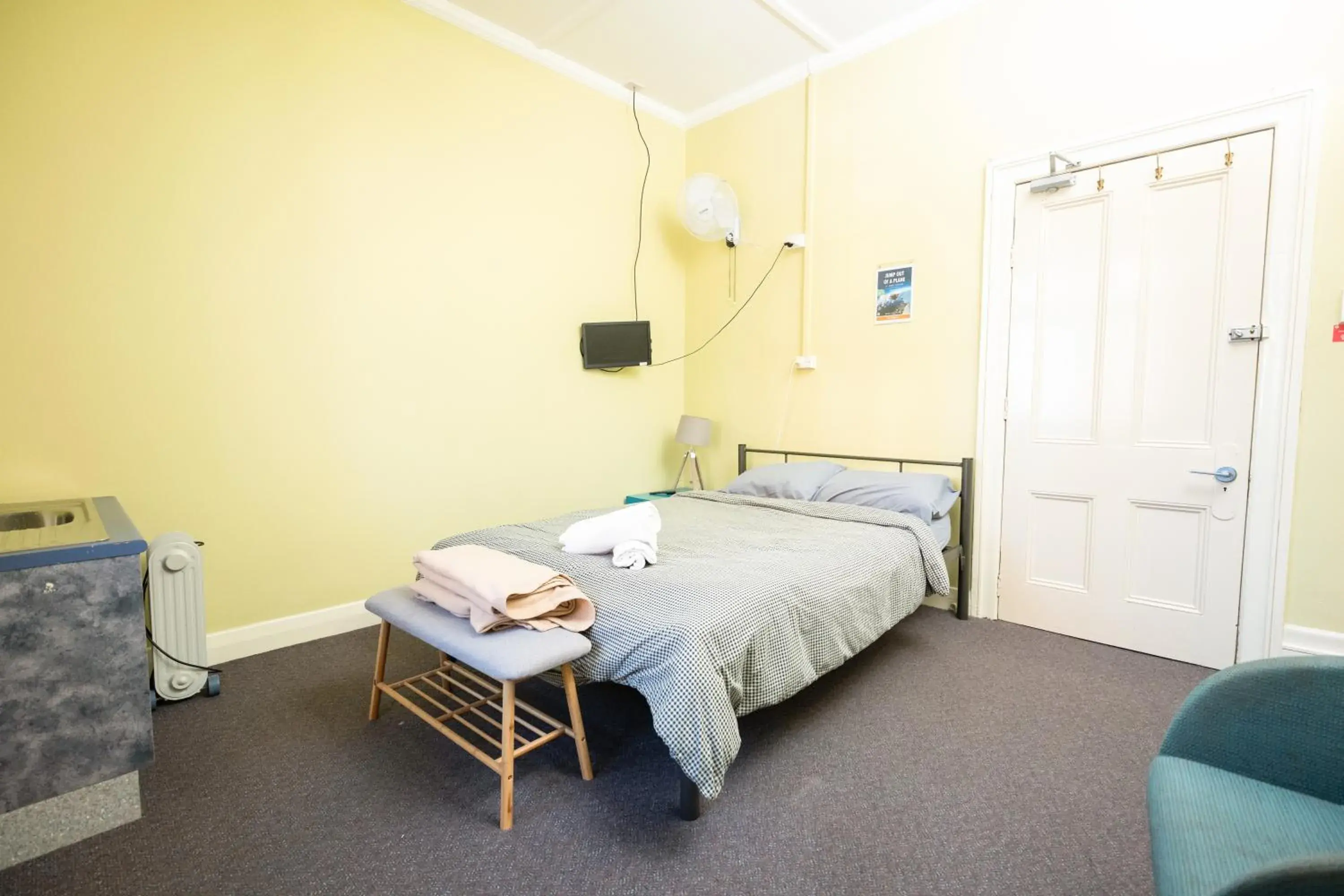 Double Room with Shared Bathroom in YHA Newcastle Beach Double Room with Shared Bathroom in YHA Newcastle Beach