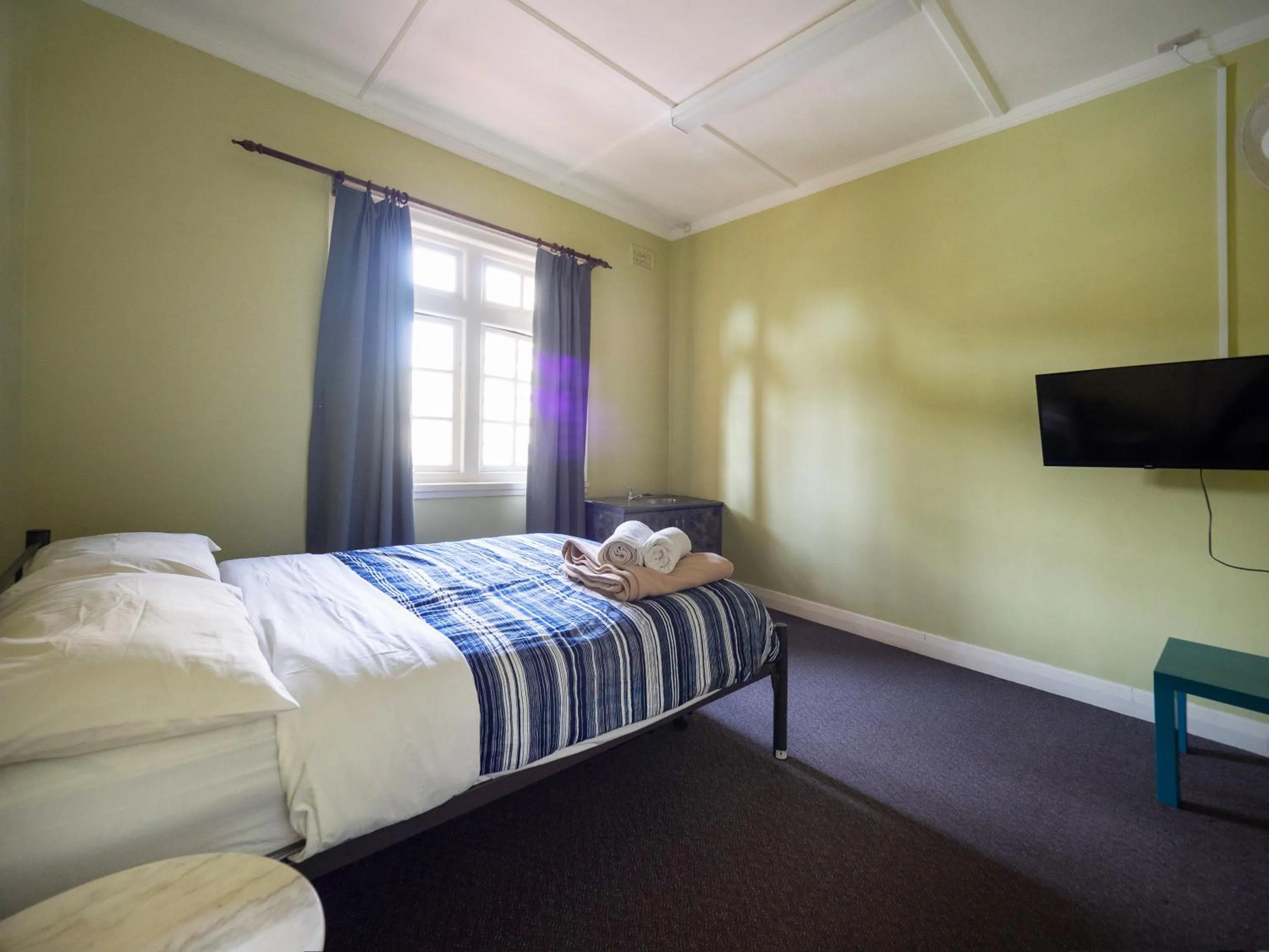 Bed in YHA Newcastle Beach