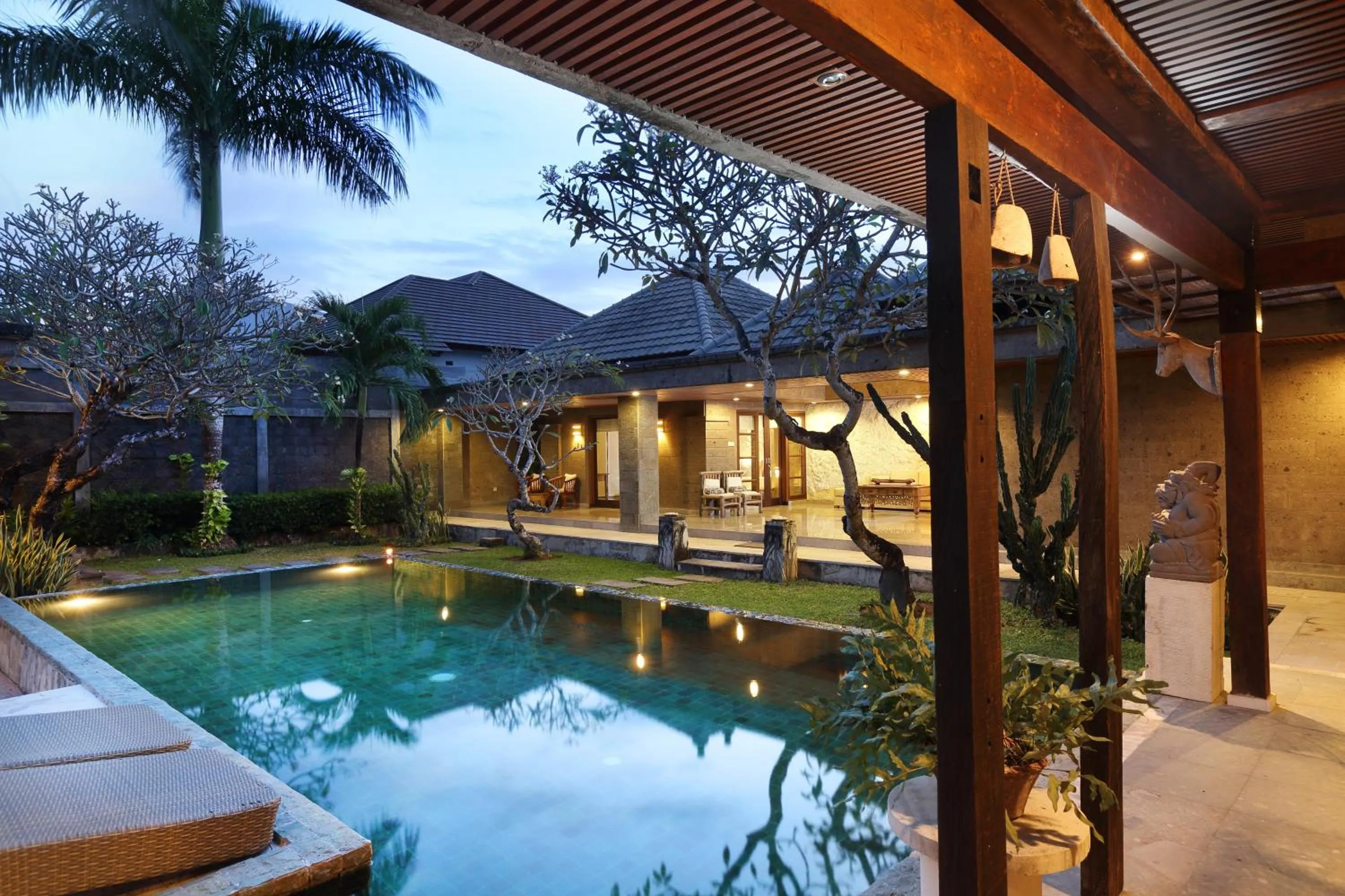 Swimming pool in Alindra Villas & Spa