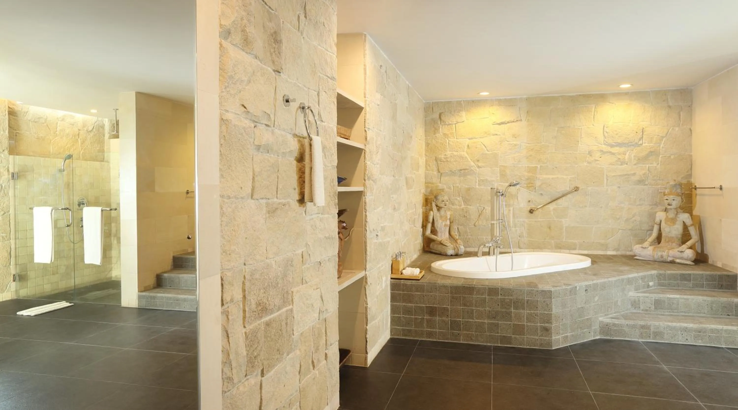 Toilet in Alindra Villas & Spa