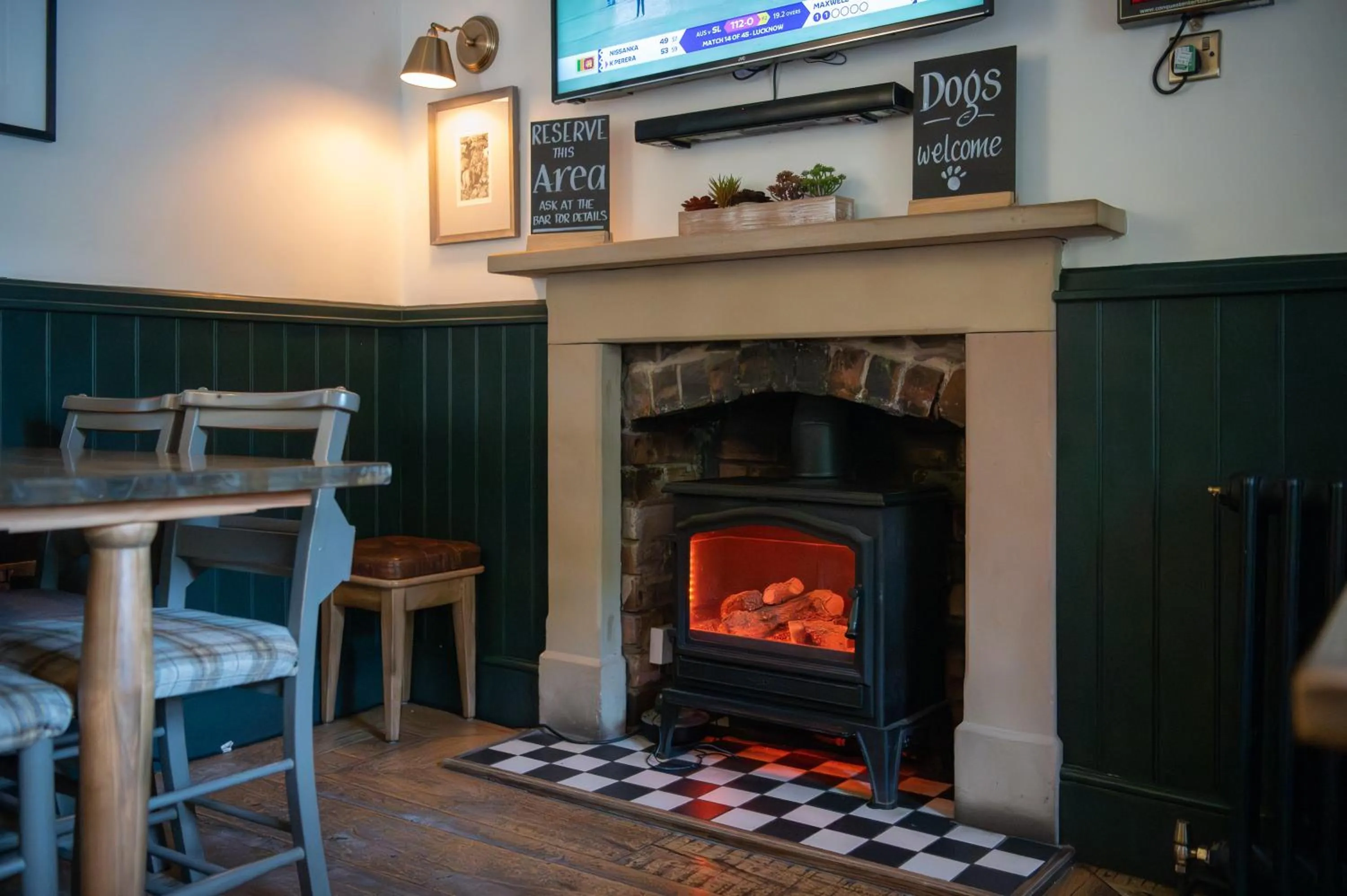 TV and multimedia in Crown and Cushion Appleby