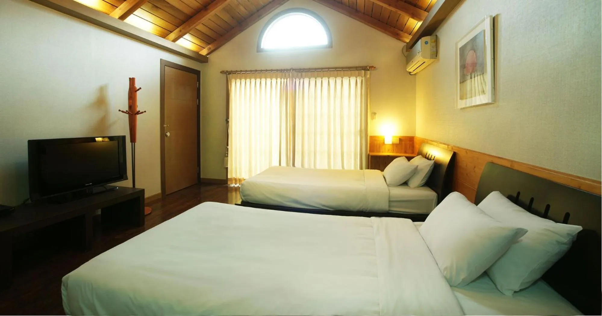 TV/Entertainment Center in Uts Golf Village