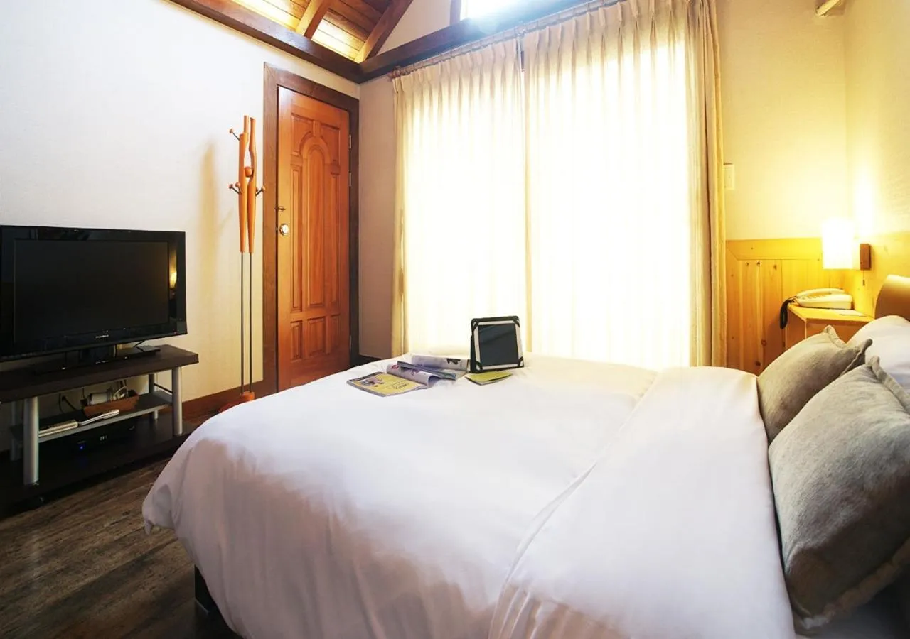 TV/Entertainment Center in Uts Golf Village