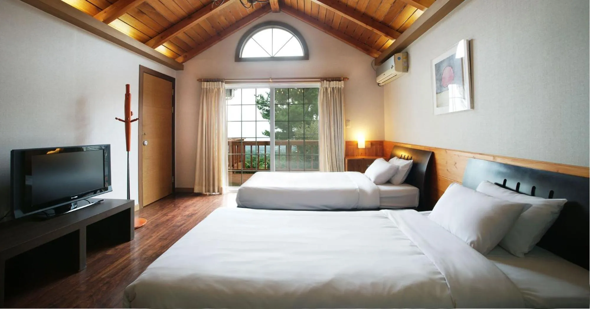 TV/Entertainment Center in Uts Golf Village