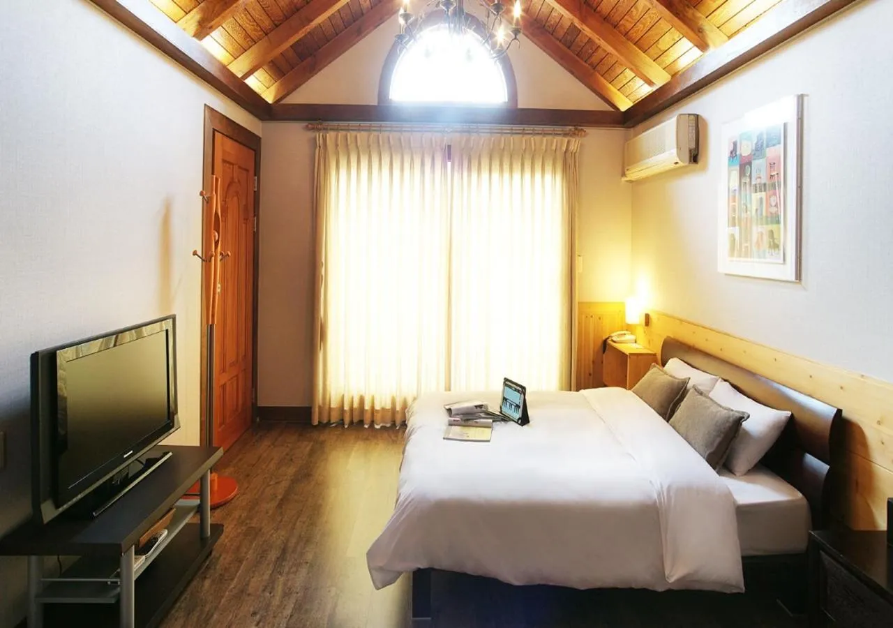 TV/Entertainment Center in Uts Golf Village