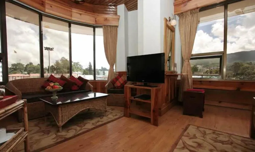 Communal lounge/ TV room in Hotel Centre Point