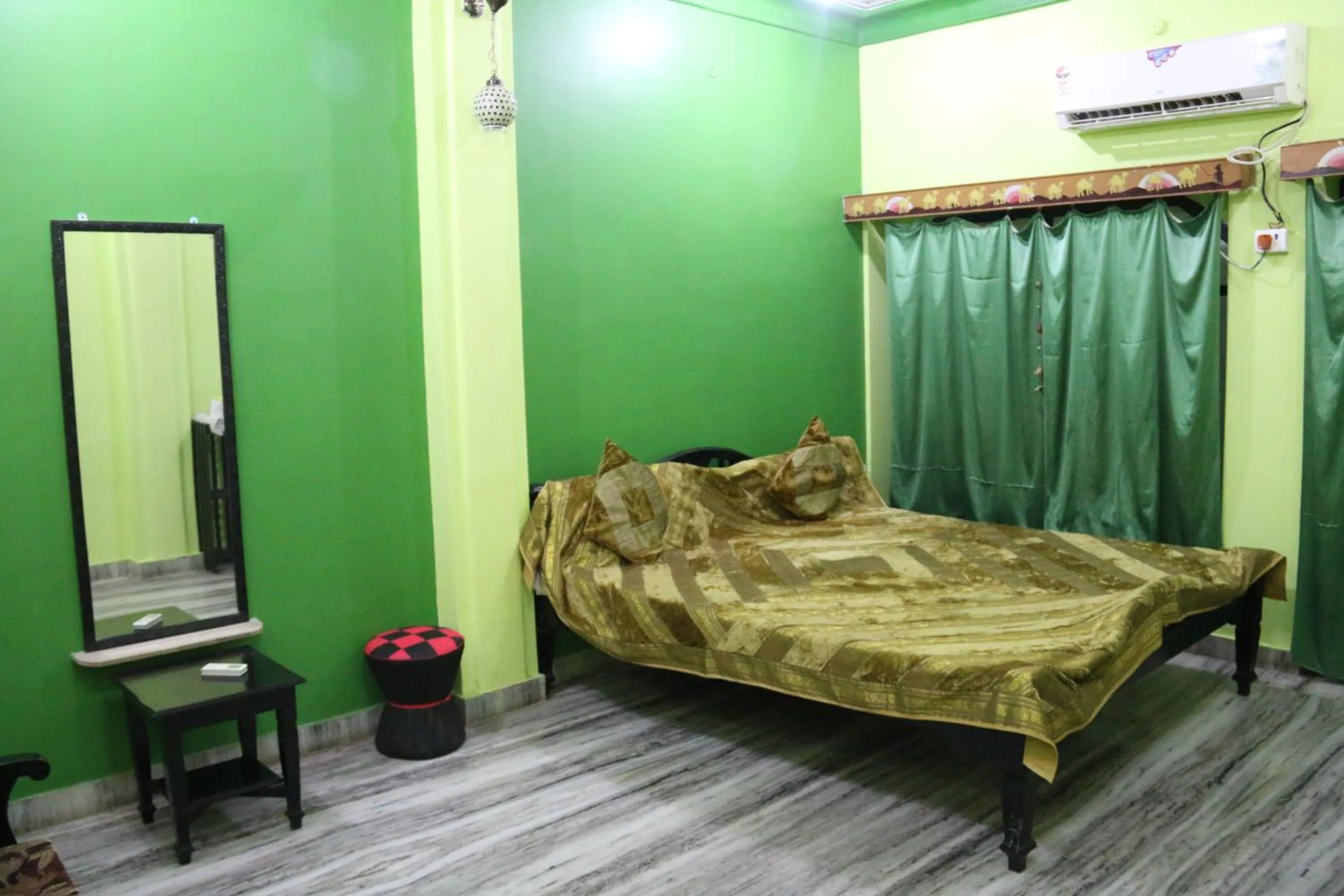 Bed in Hotel Everest