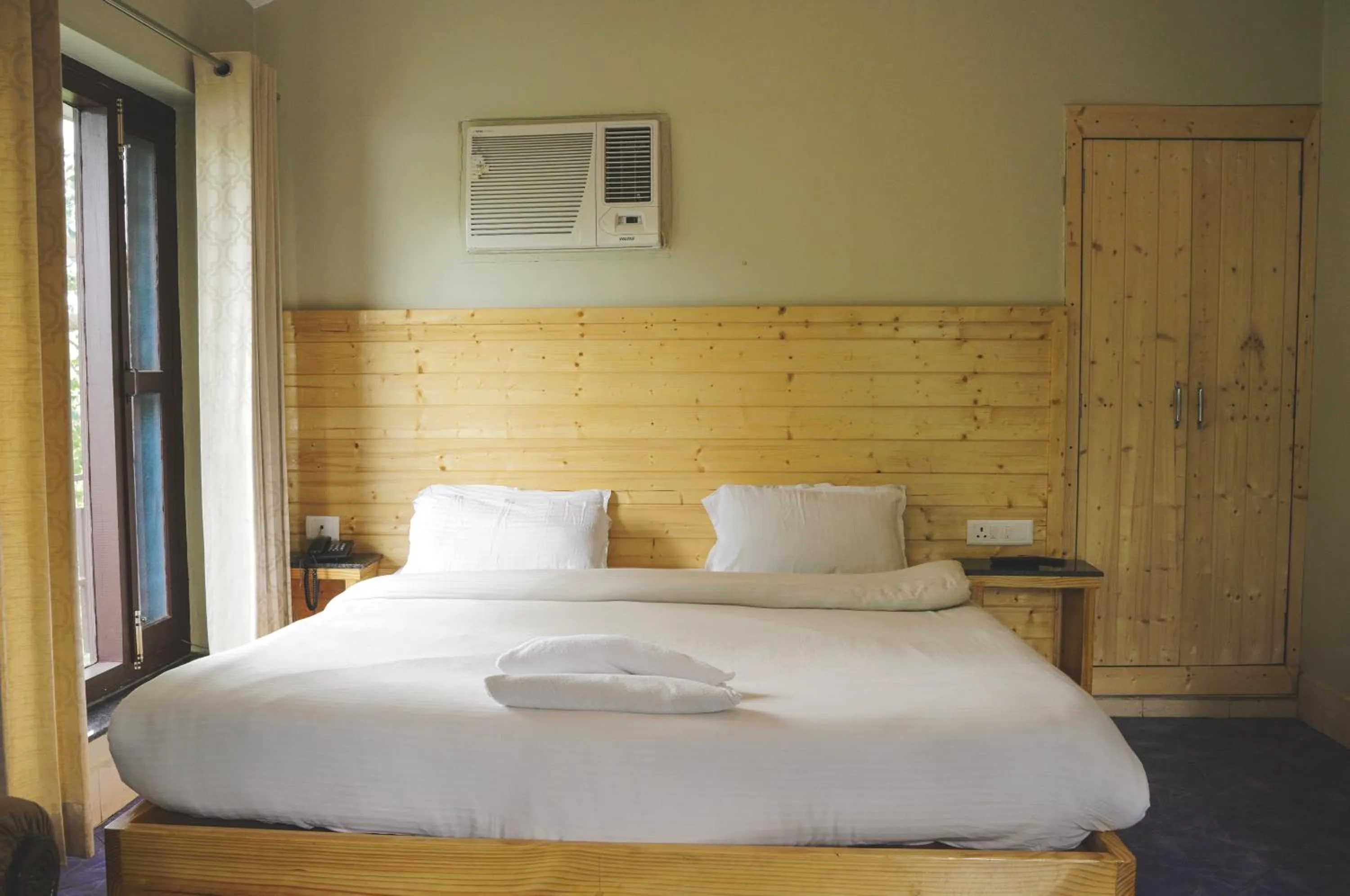 Bed in Swiss Cottage and Spa by Salvus