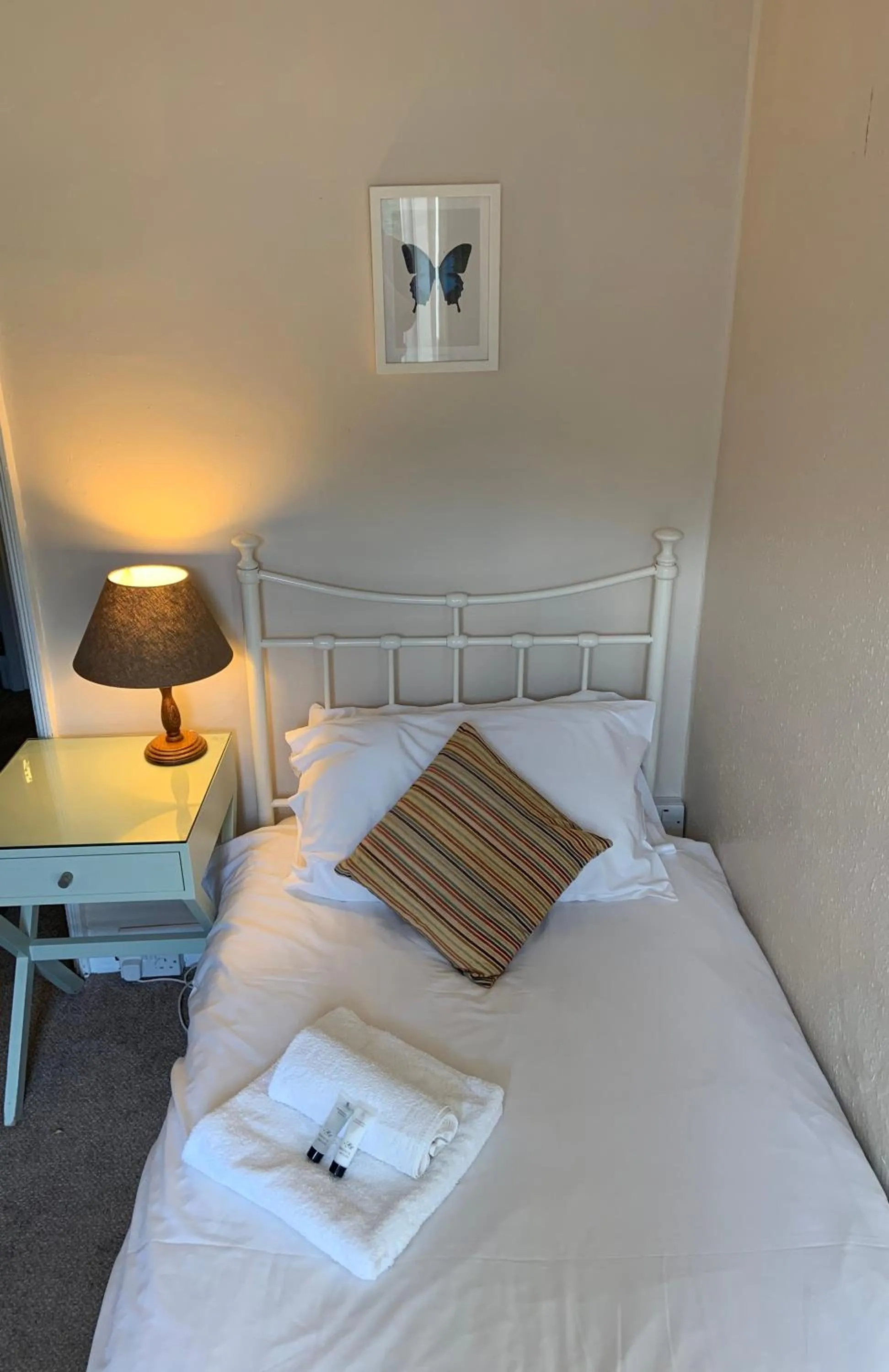 Bedroom, Bed in The Halfway House Pub and Kitchen