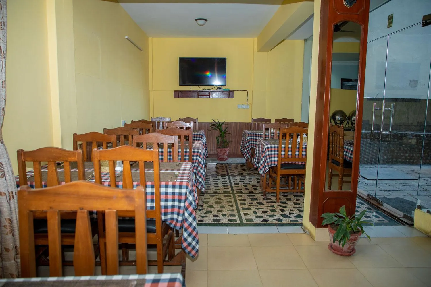 Restaurant/places to eat in Hotel Bougainvillea