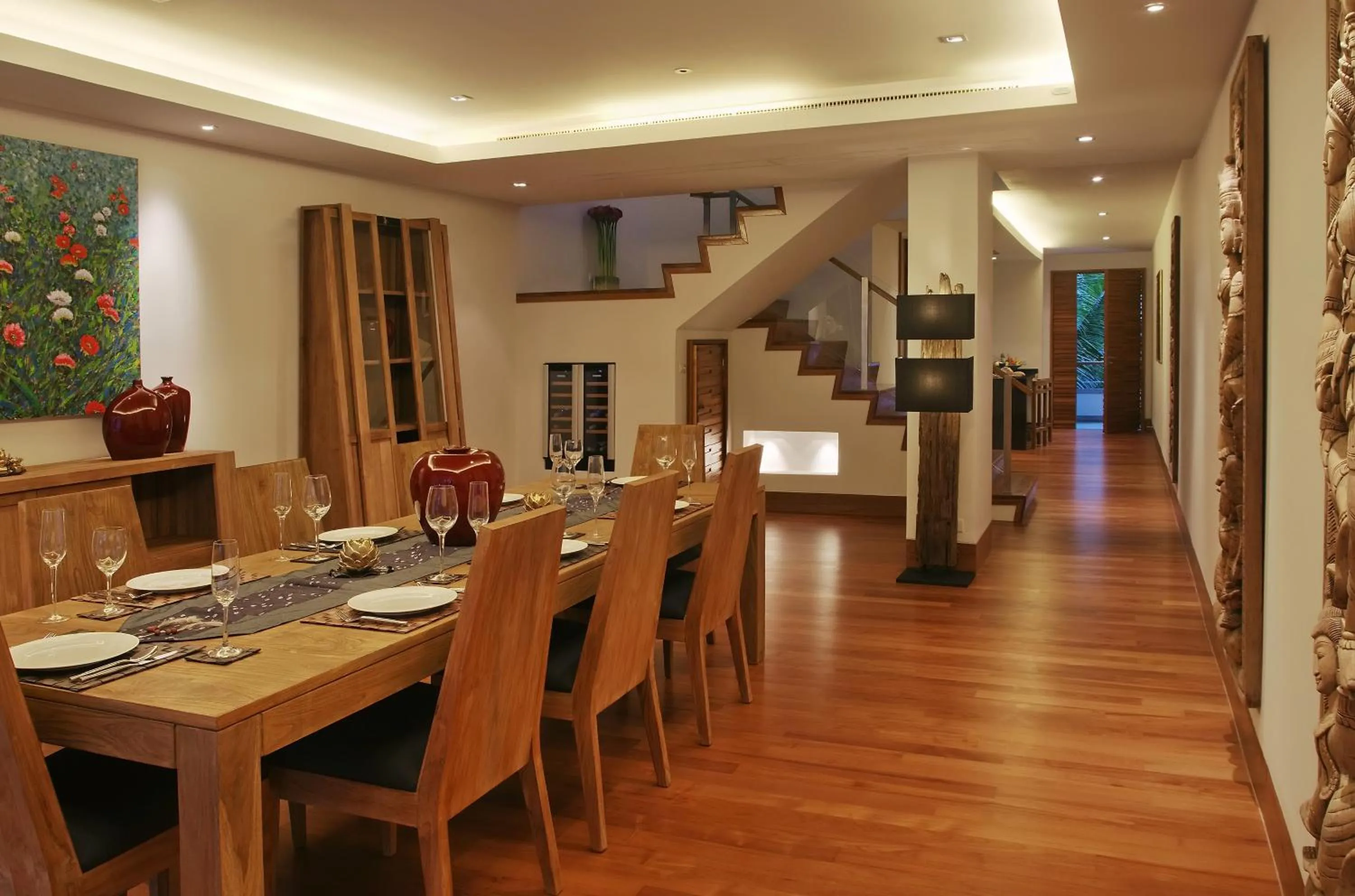 Dining area in Pearl of Naithon