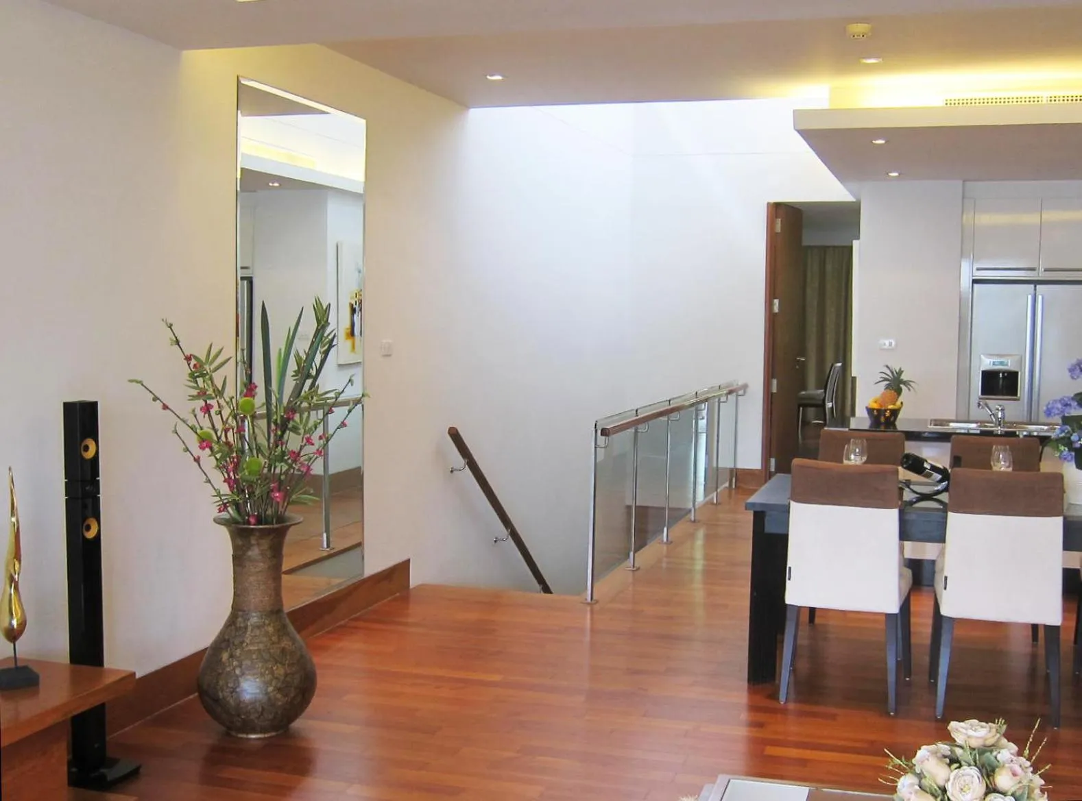 Dining area in Pearl of Naithon