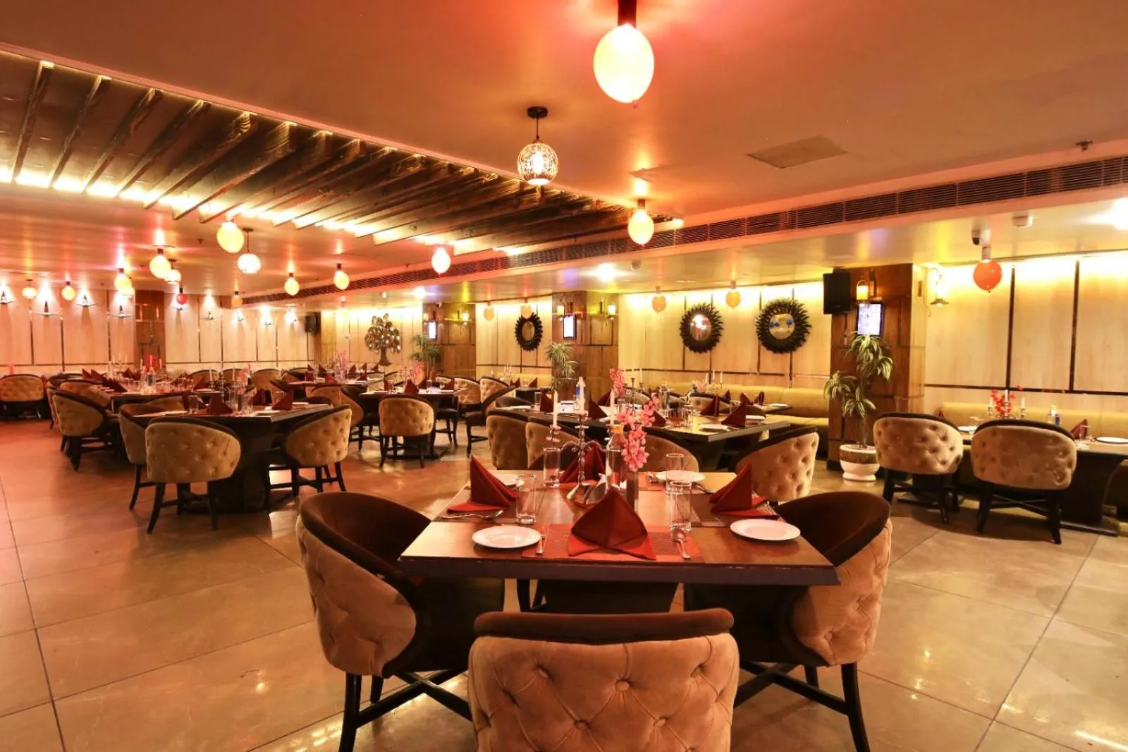 Restaurant/places to eat in Hotel Harmony Inn