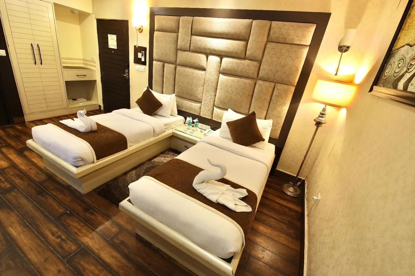 Bedroom, Bed in Hotel Harmony Inn