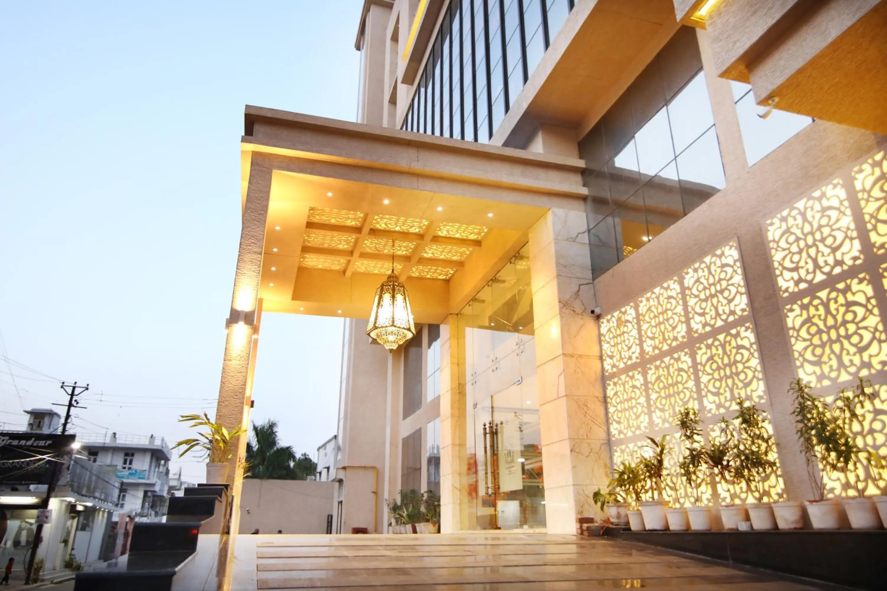 Property building in Hotel Harmony Inn