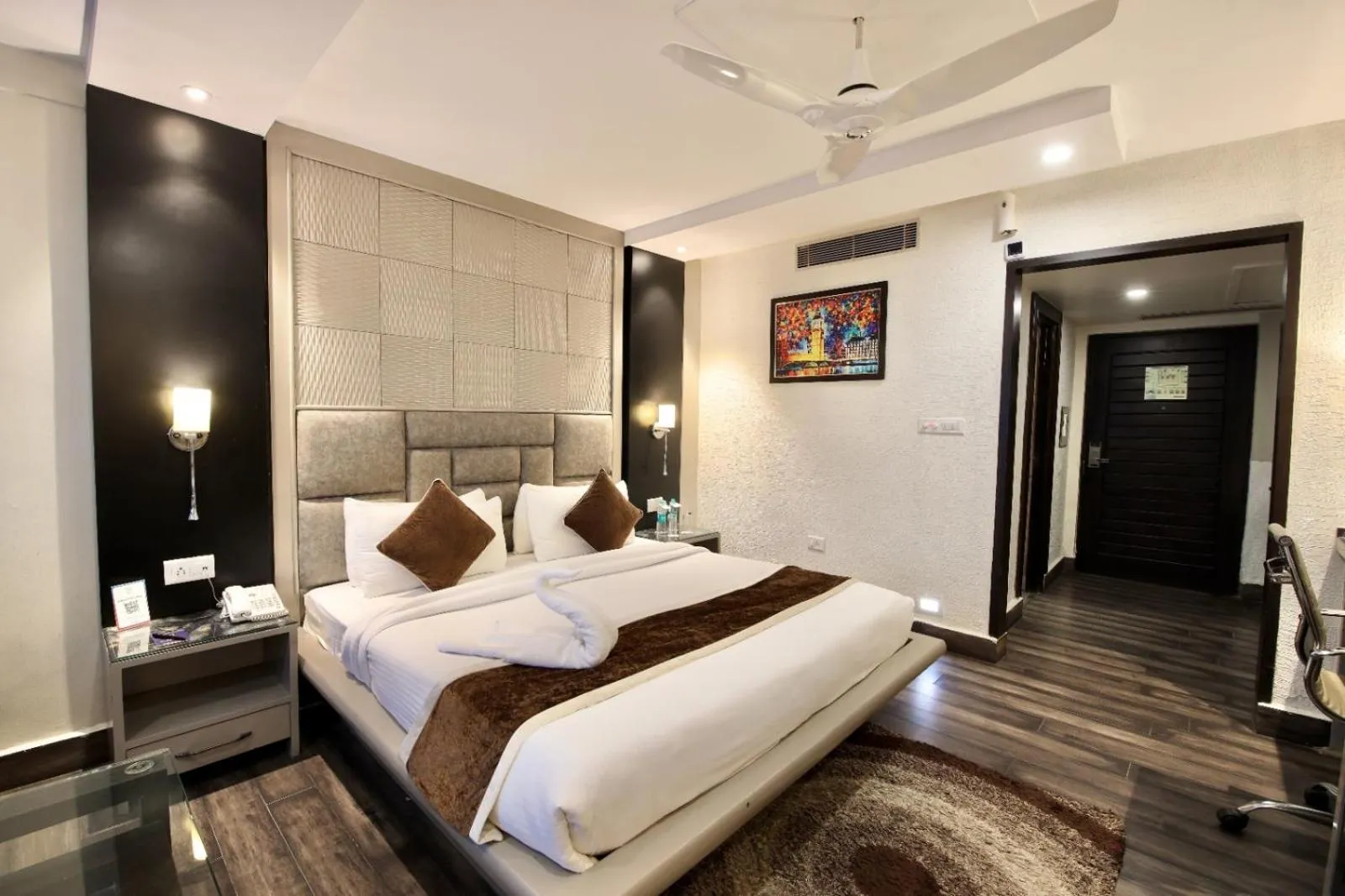 Bedroom, Bed in Hotel Harmony Inn