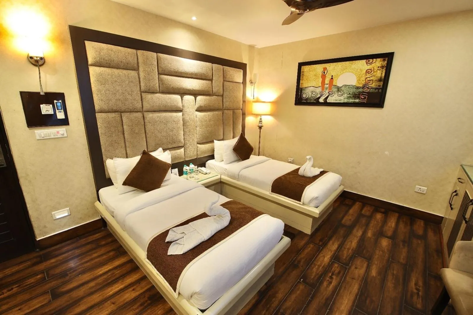 Bedroom, Bed in Hotel Harmony Inn