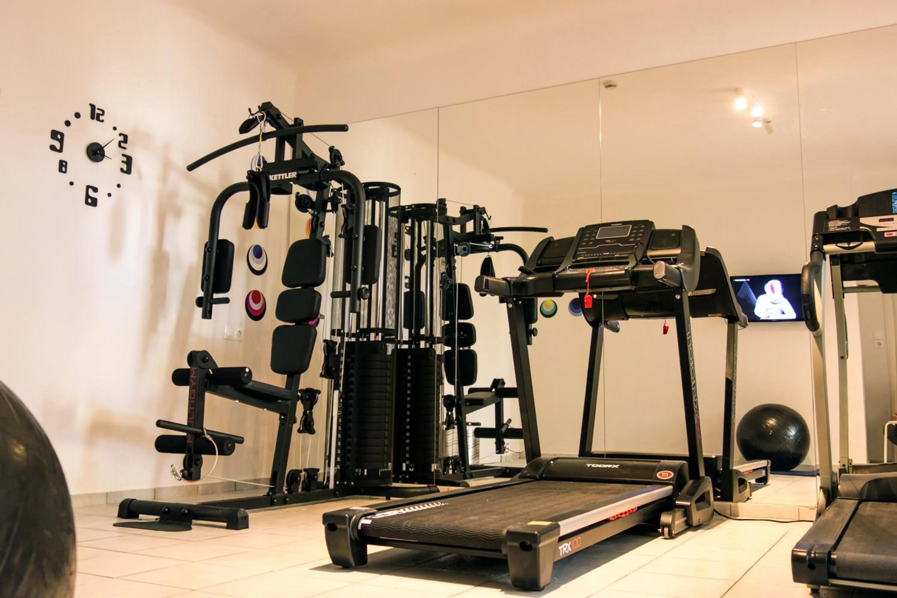 Fitness centre/facilities in Aristea Hotel