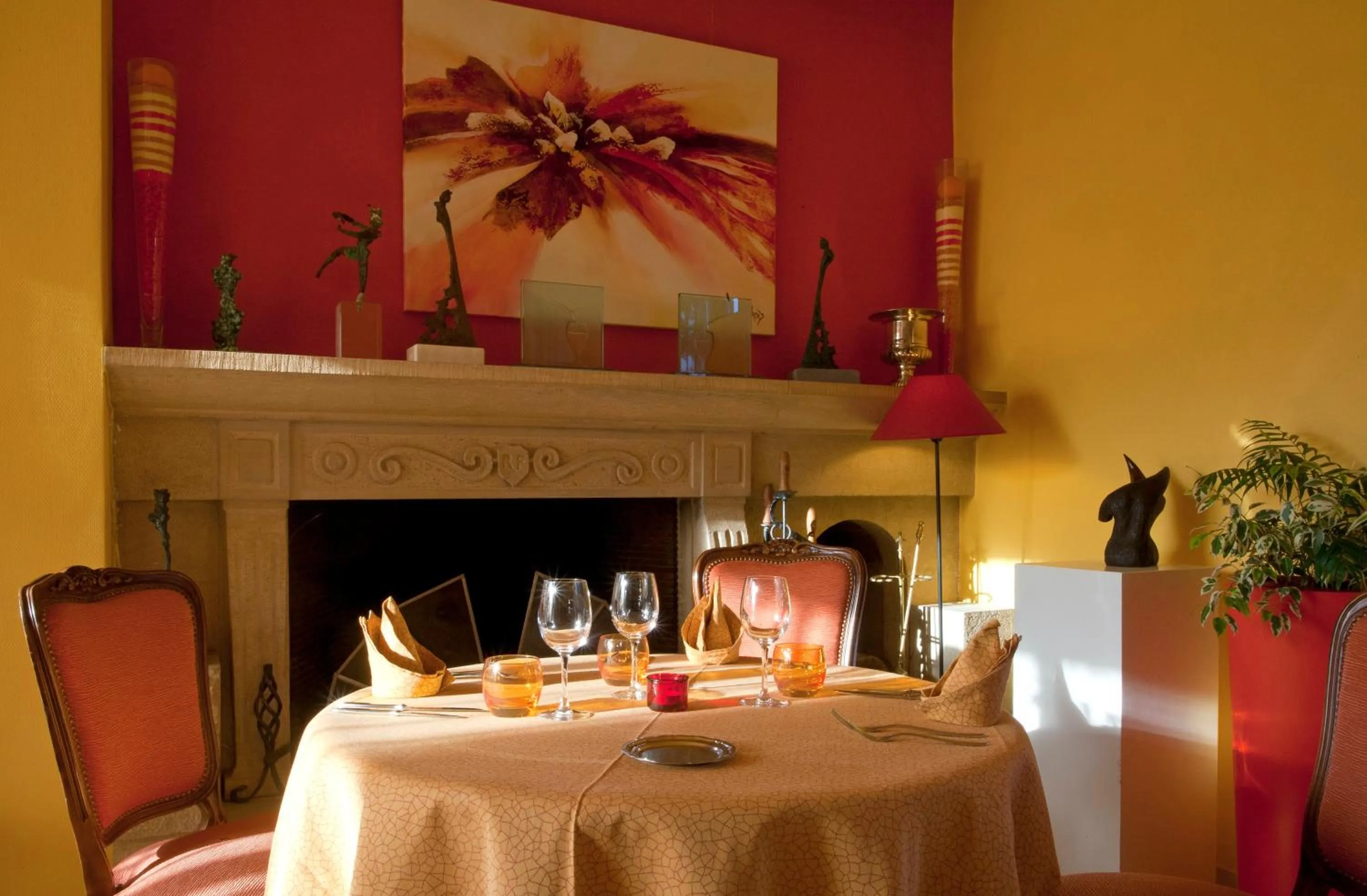 Restaurant/places to eat in Hôtel Restaurant Logis La Palette