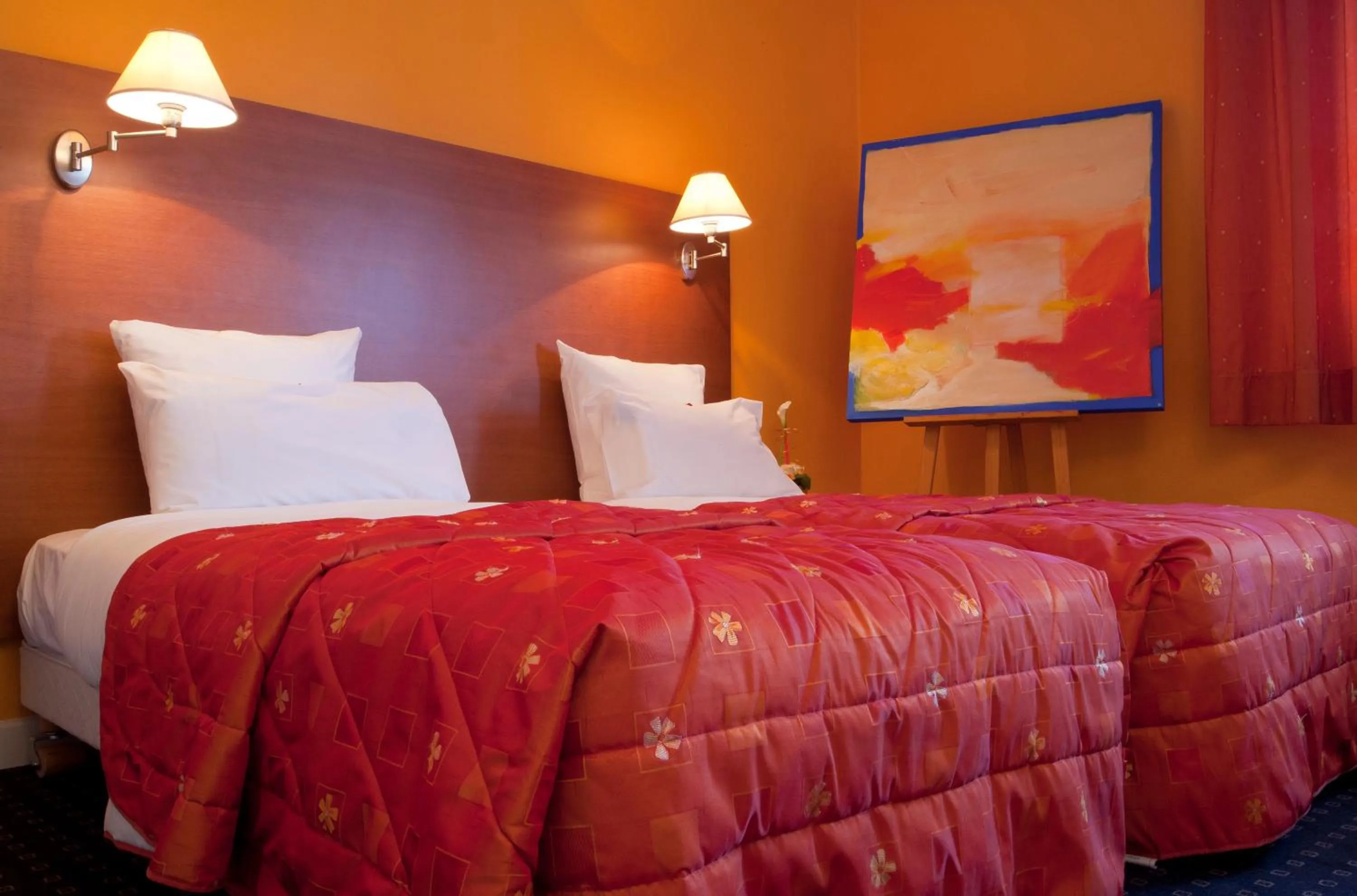 Bedroom, Bed in Hôtel Restaurant Logis La Palette