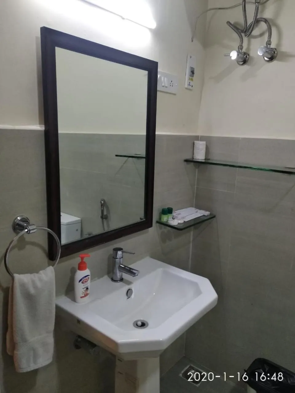Bathroom in Hanu Reddy Residences Wallace Garden