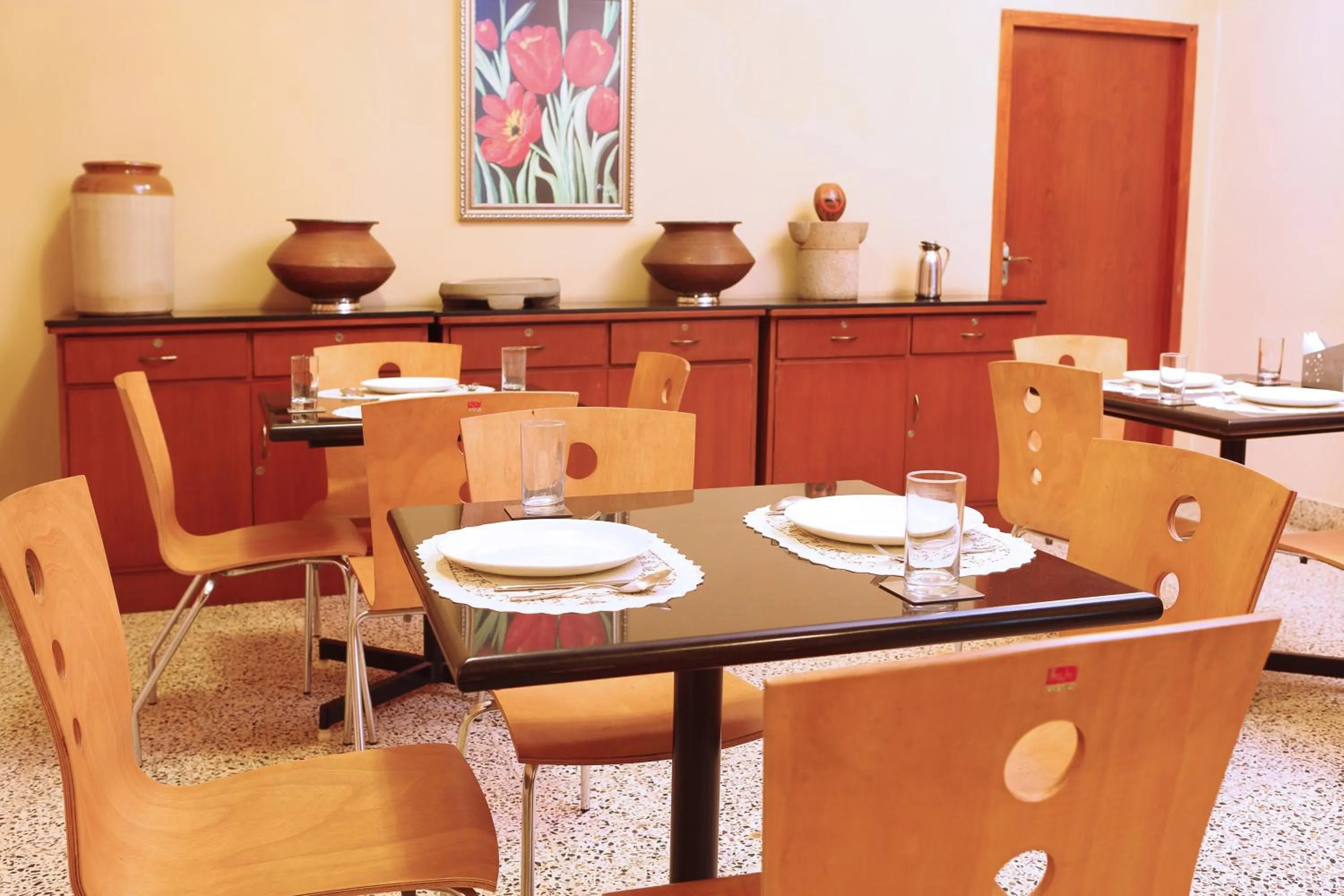 Restaurant/places to eat in Hanu Reddy Residences Wallace Garden