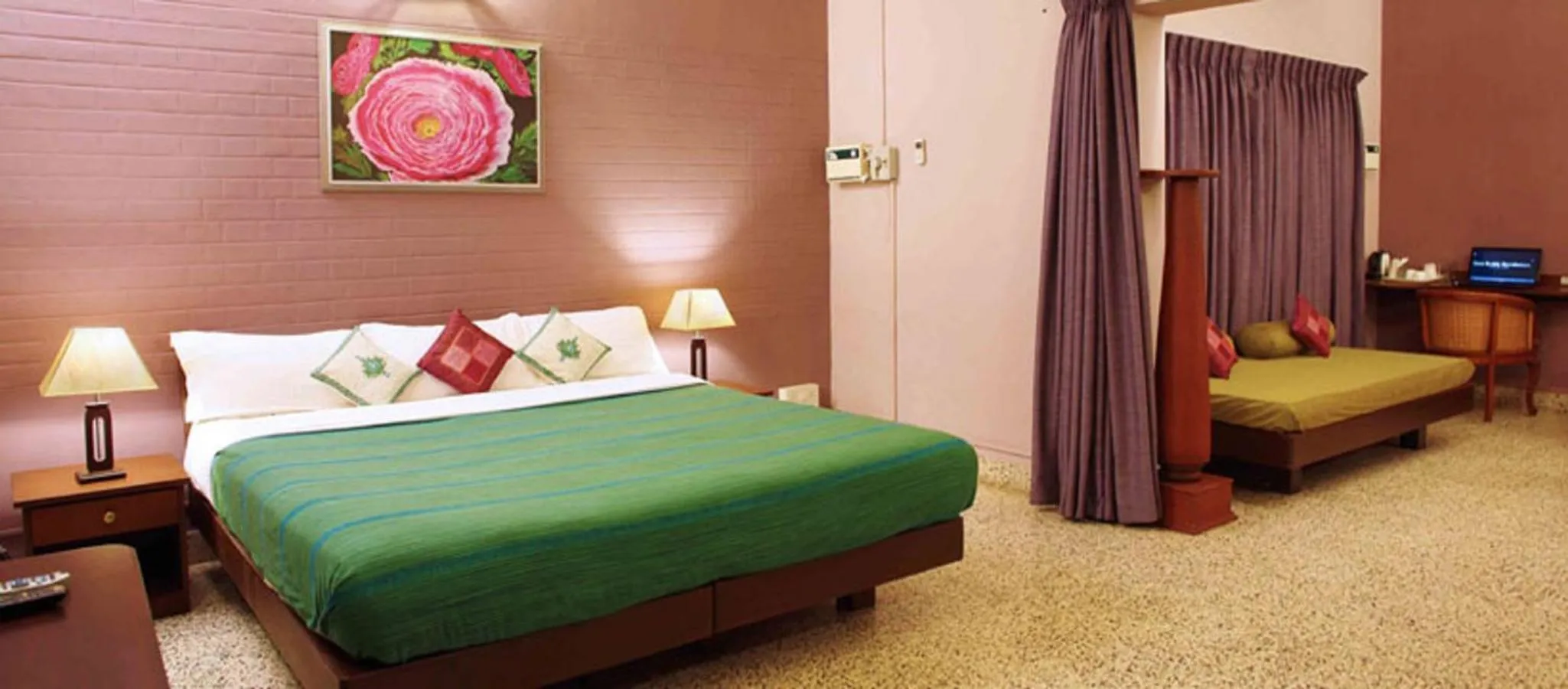 Bed in Hanu Reddy Residences Wallace Garden