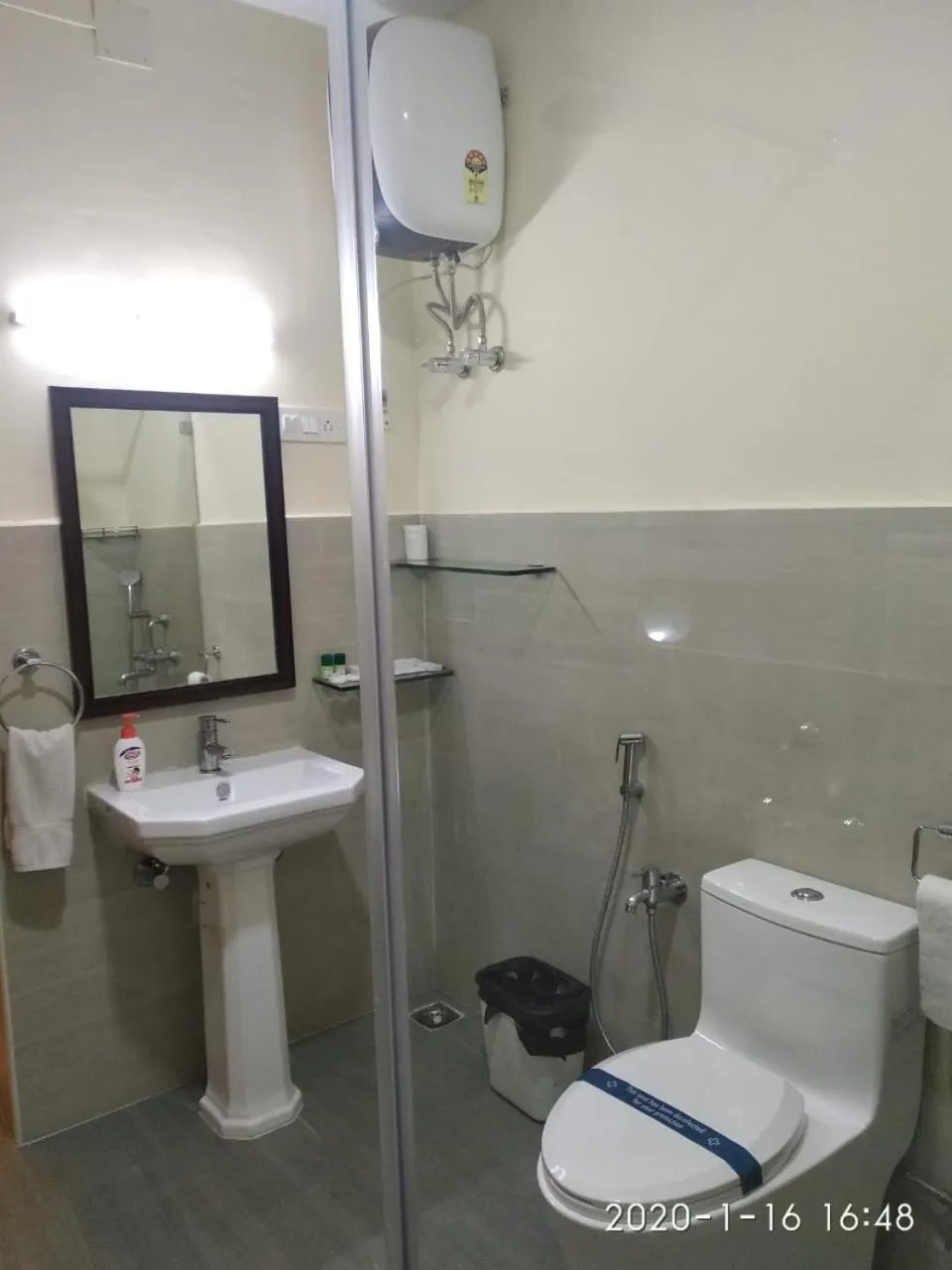 Bathroom in Hanu Reddy Residences Wallace Garden