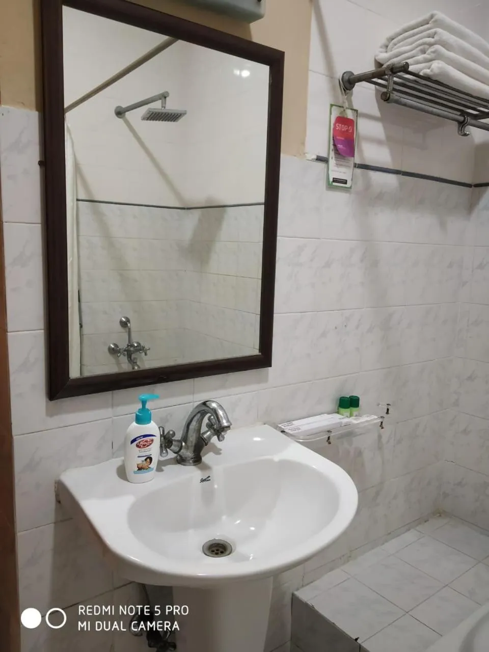 Bathroom in Hanu Reddy Residences Wallace Garden