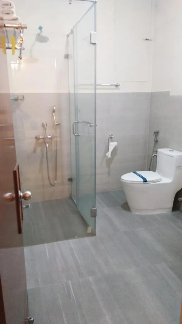 Bathroom in Hanu Reddy Residences Wallace Garden