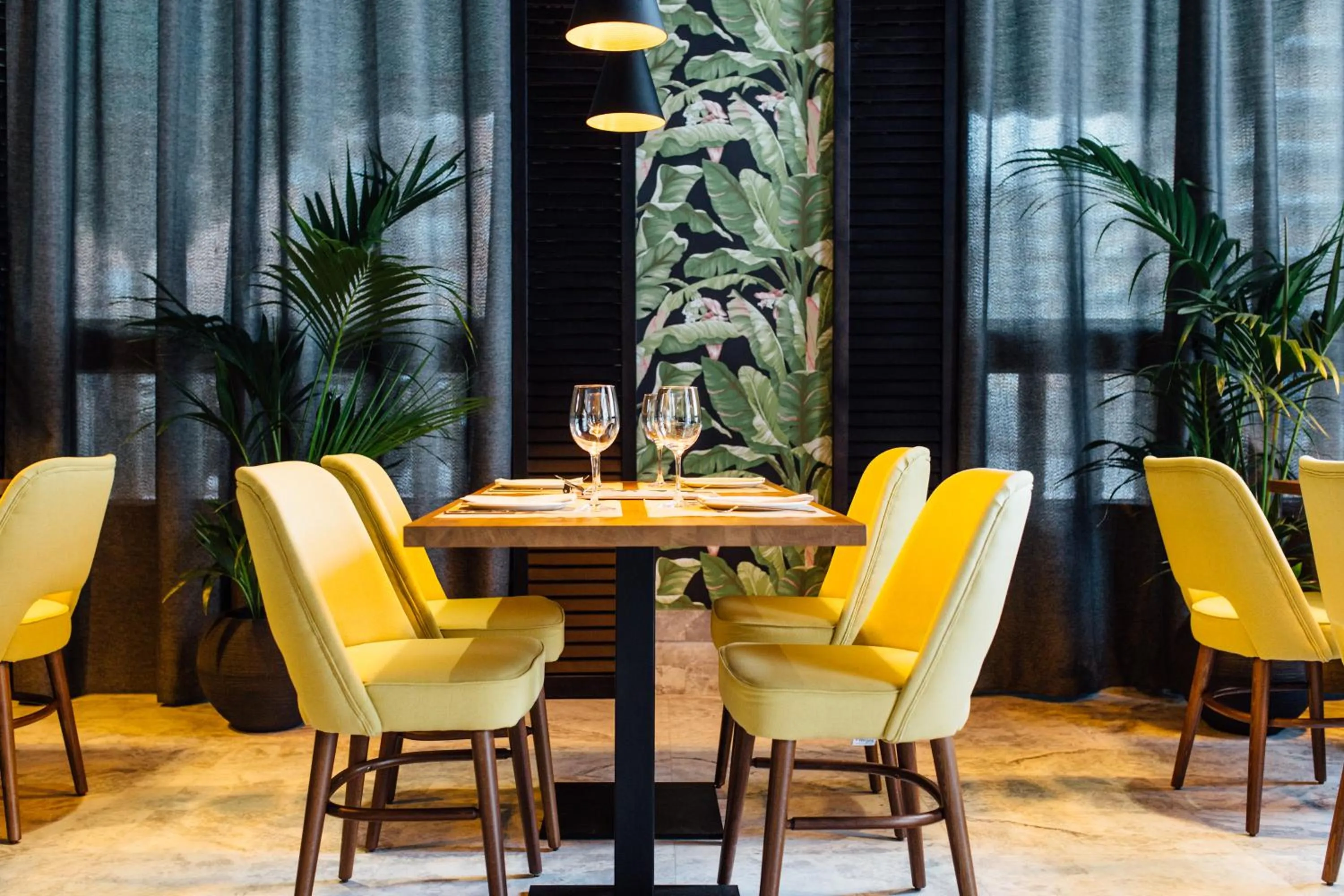 Restaurant/places to eat in Hotel Malcom and Barret