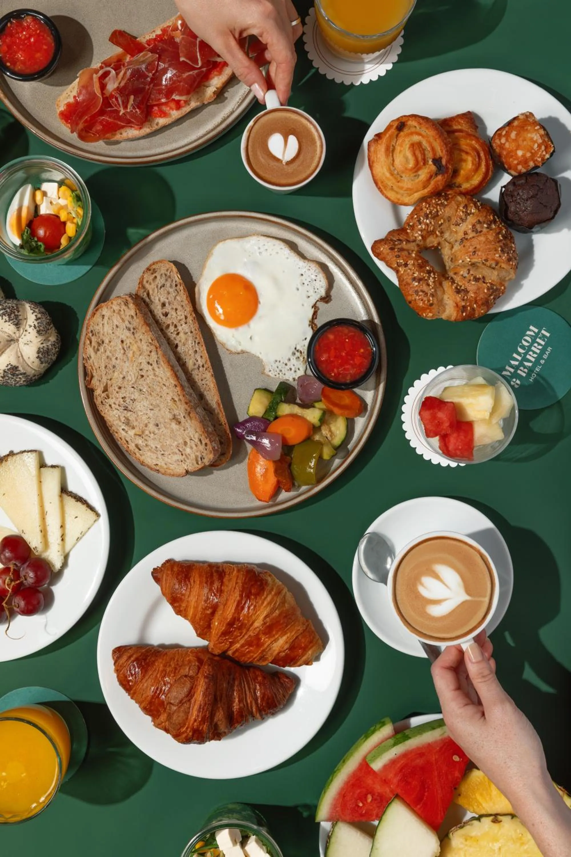 Breakfast in Hotel Malcom and Barret