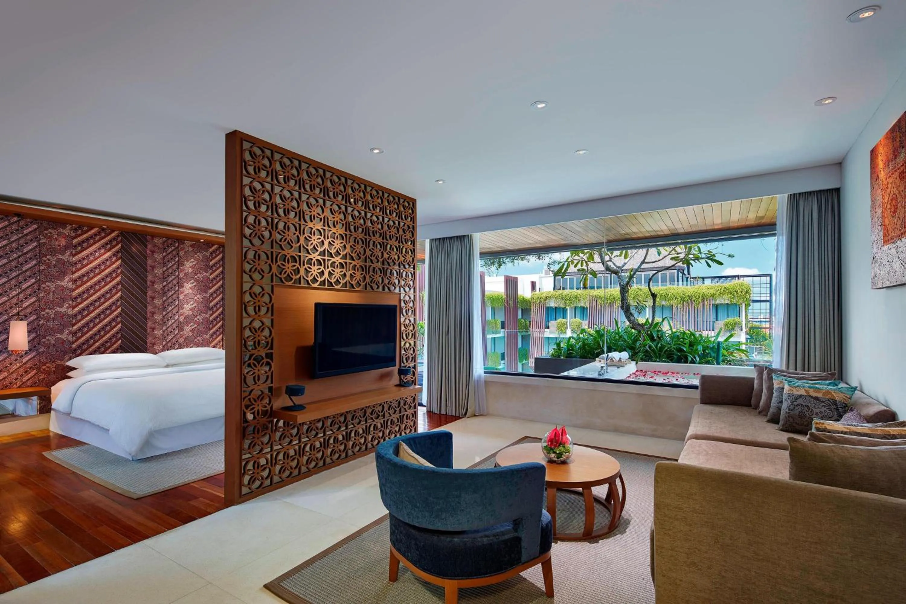 Photo of the whole room, Bed in Four Points by Sheraton Bali, Seminyak