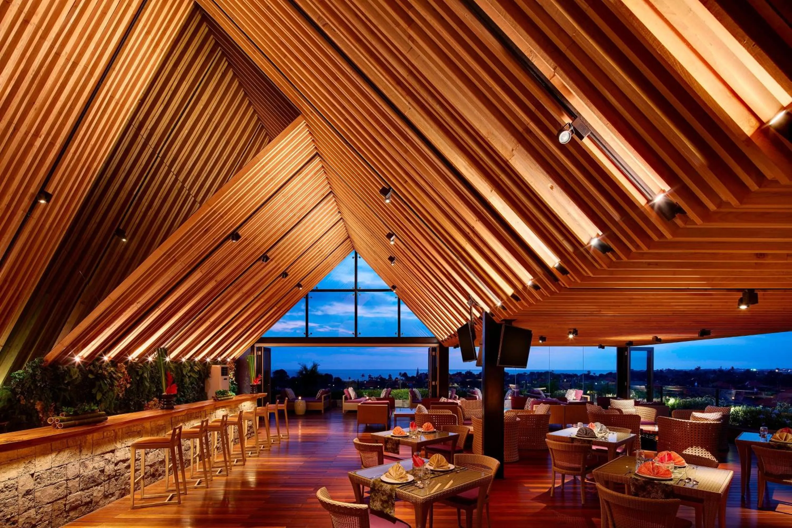 Lounge or bar in Four Points by Sheraton Bali, Seminyak