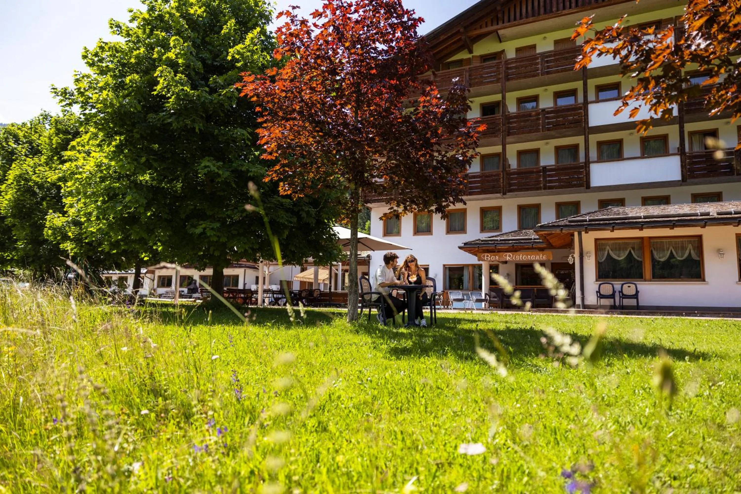 Restaurant/places to eat in Sport Hotel Cristal