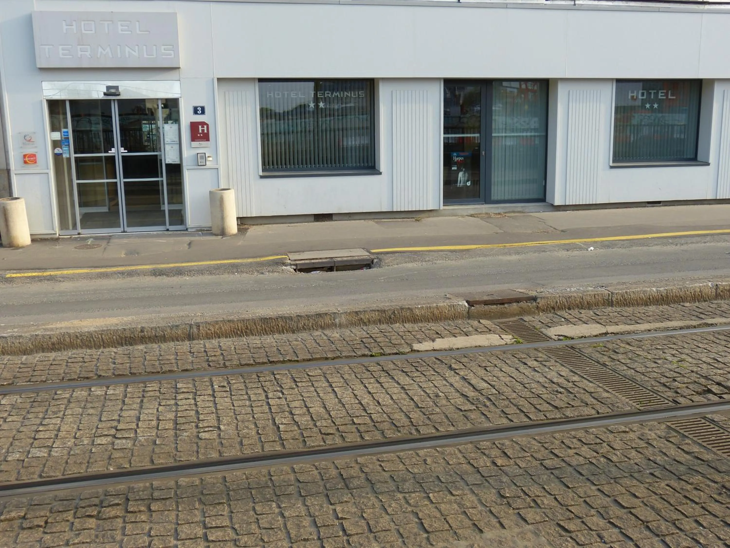 Facade/entrance in Hôtel Terminus