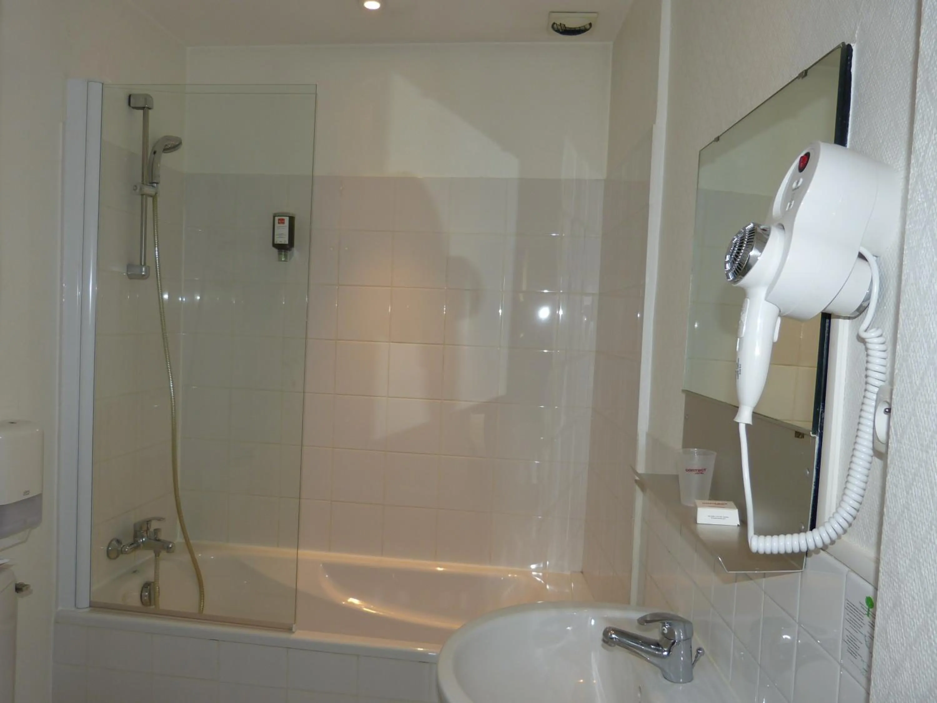 Bathroom in Hôtel Terminus