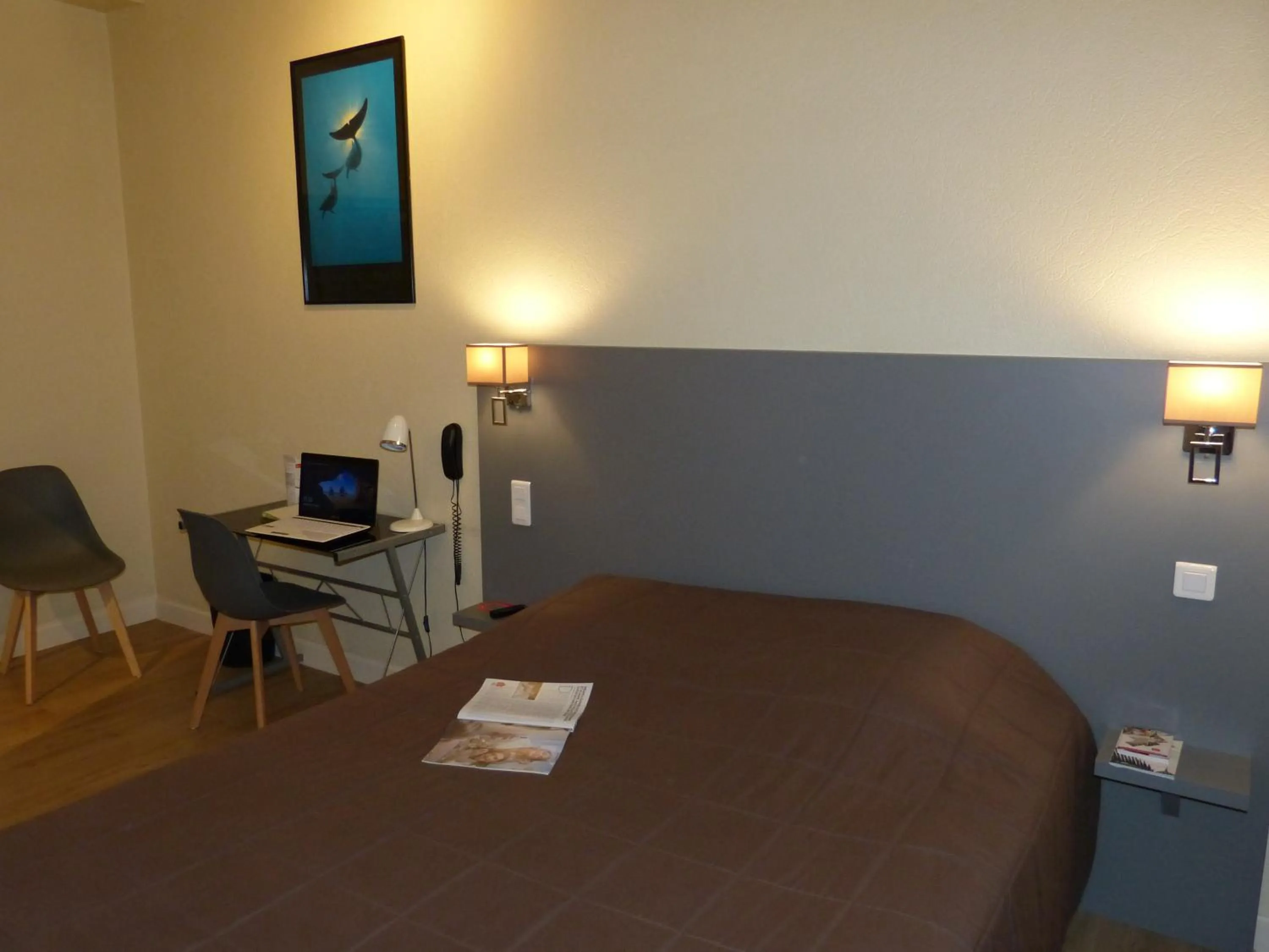 Bedroom, Bed in Hôtel Terminus