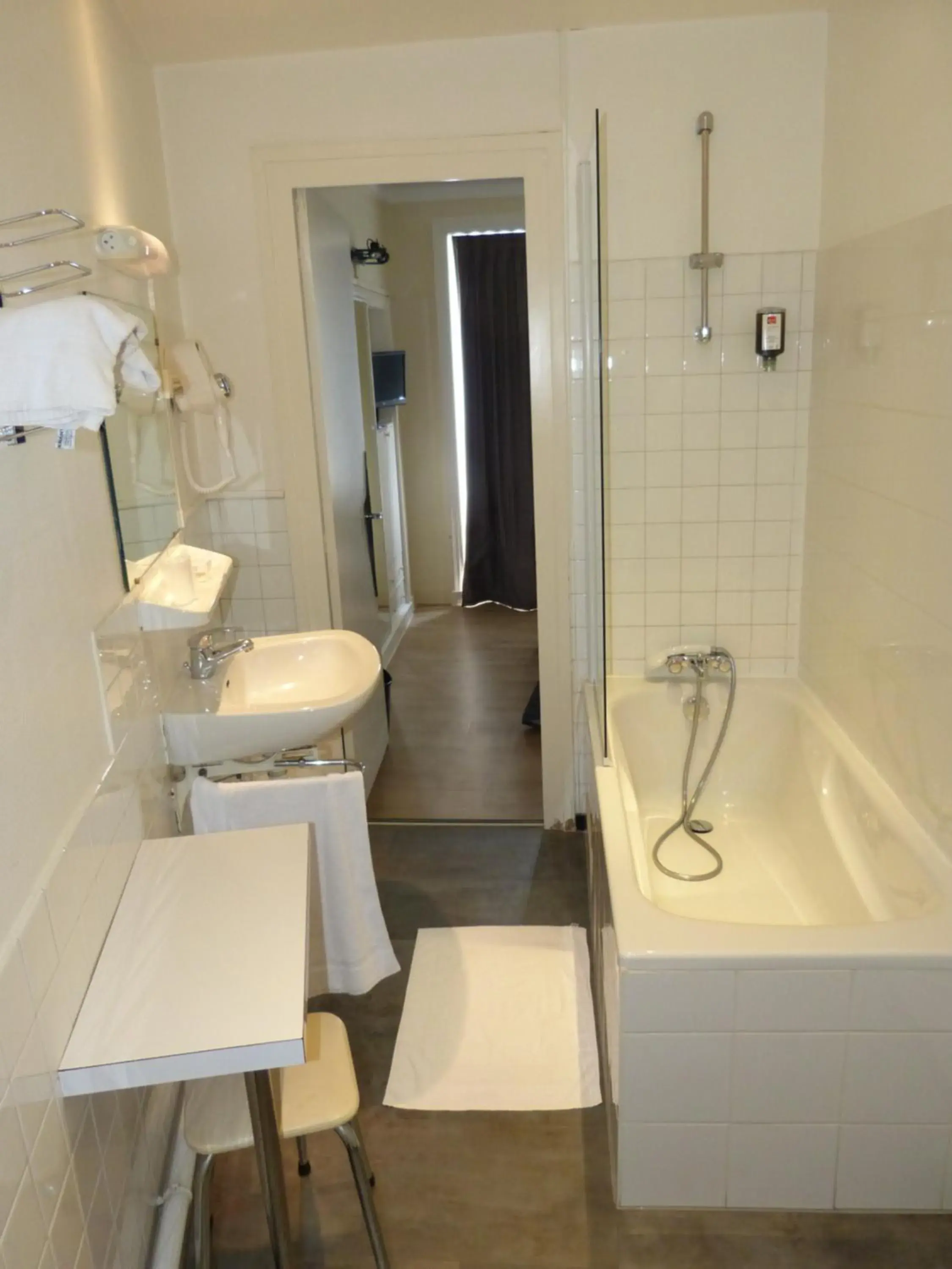 Comfort Double Room in Hôtel Terminus Comfort Double Room in Hôtel Terminus