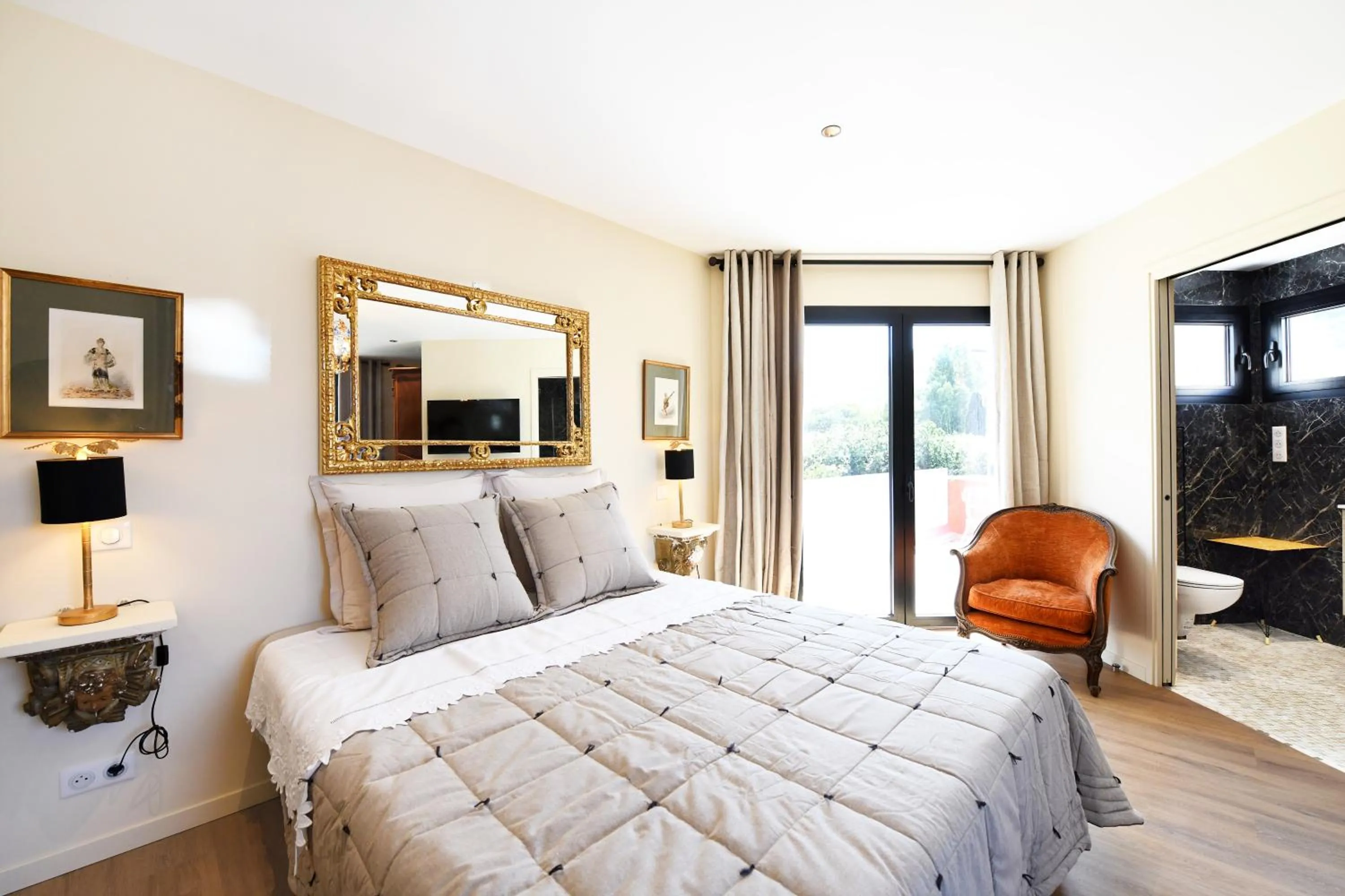 Bedroom, Bed in Campo Di Fiori, Maisons de Charme