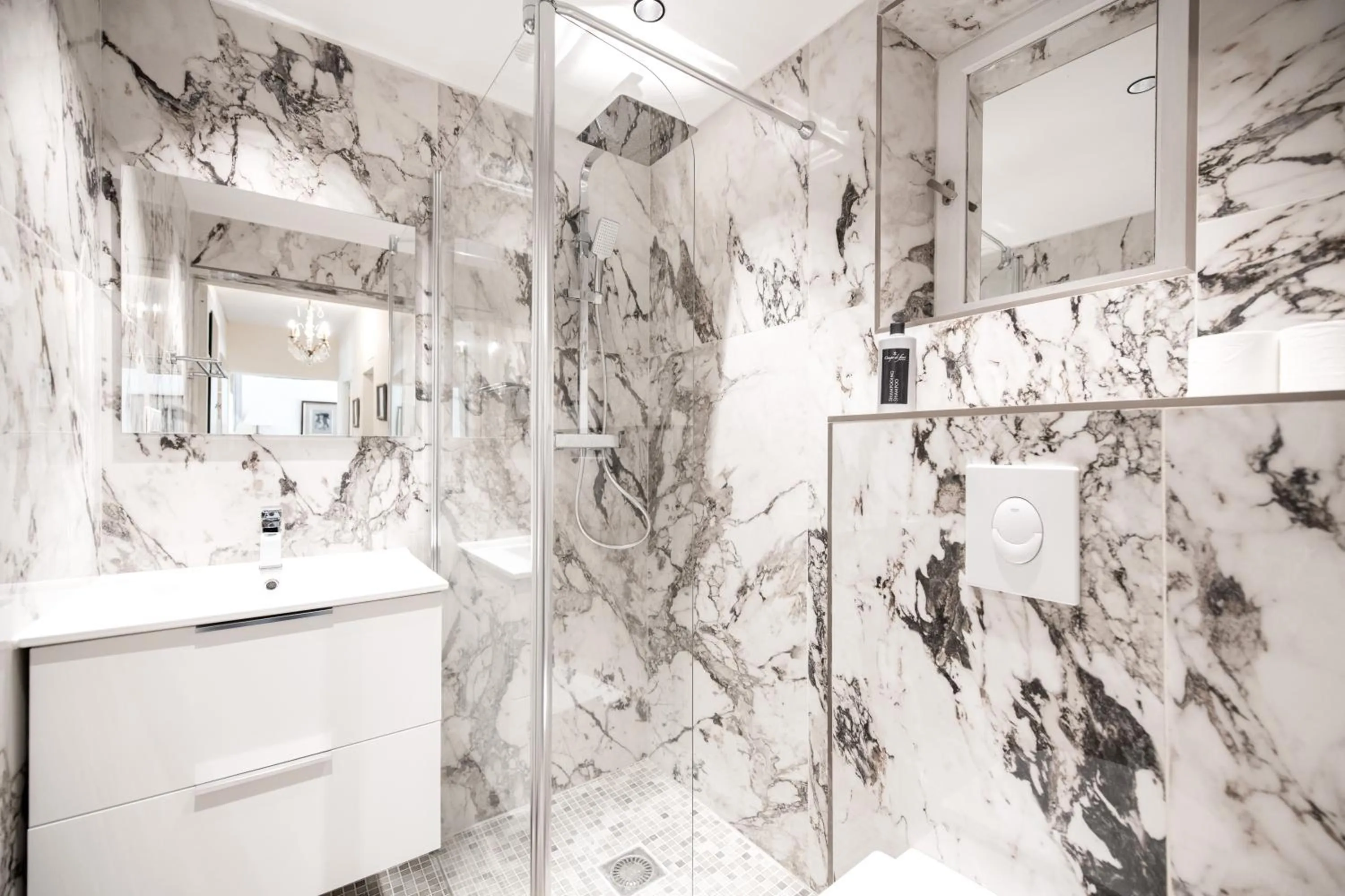 Bathroom in Campo Di Fiori, Maisons de Charme