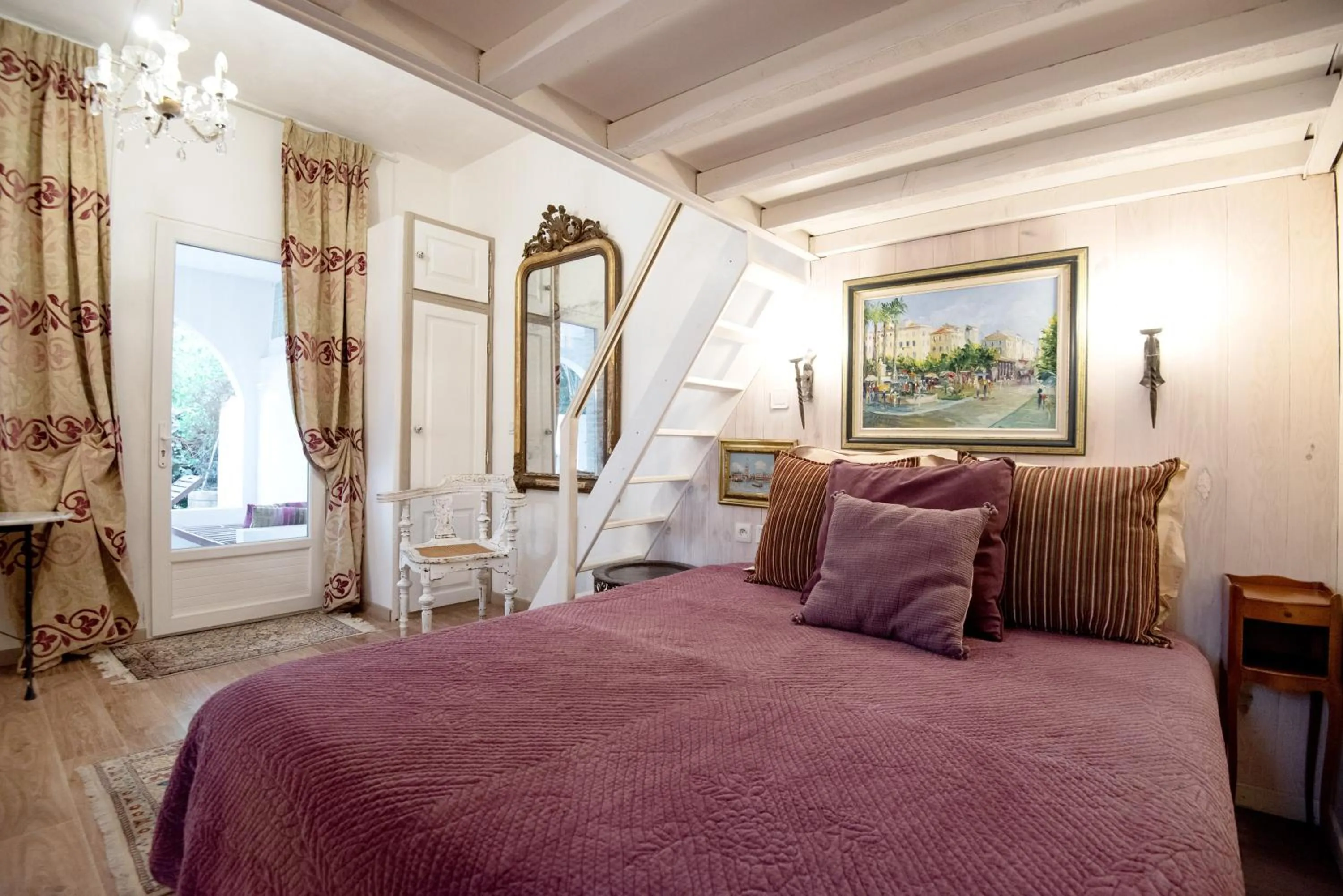 Bedroom, Bed in Campo Di Fiori, Maisons de Charme