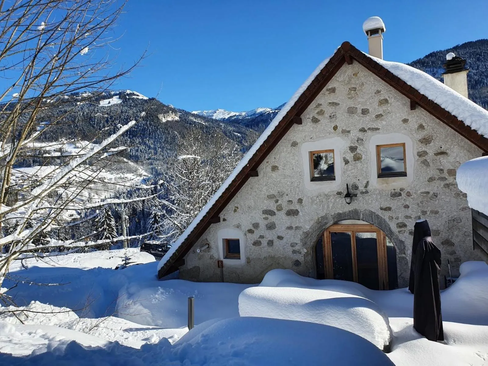Property building in Le Valombré