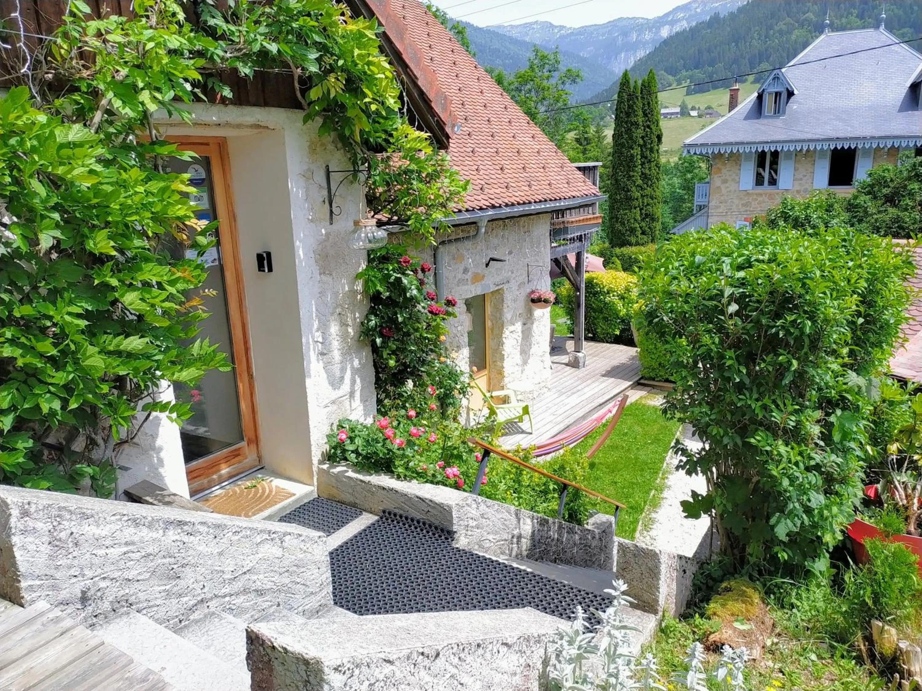 Property building in Le Valombré