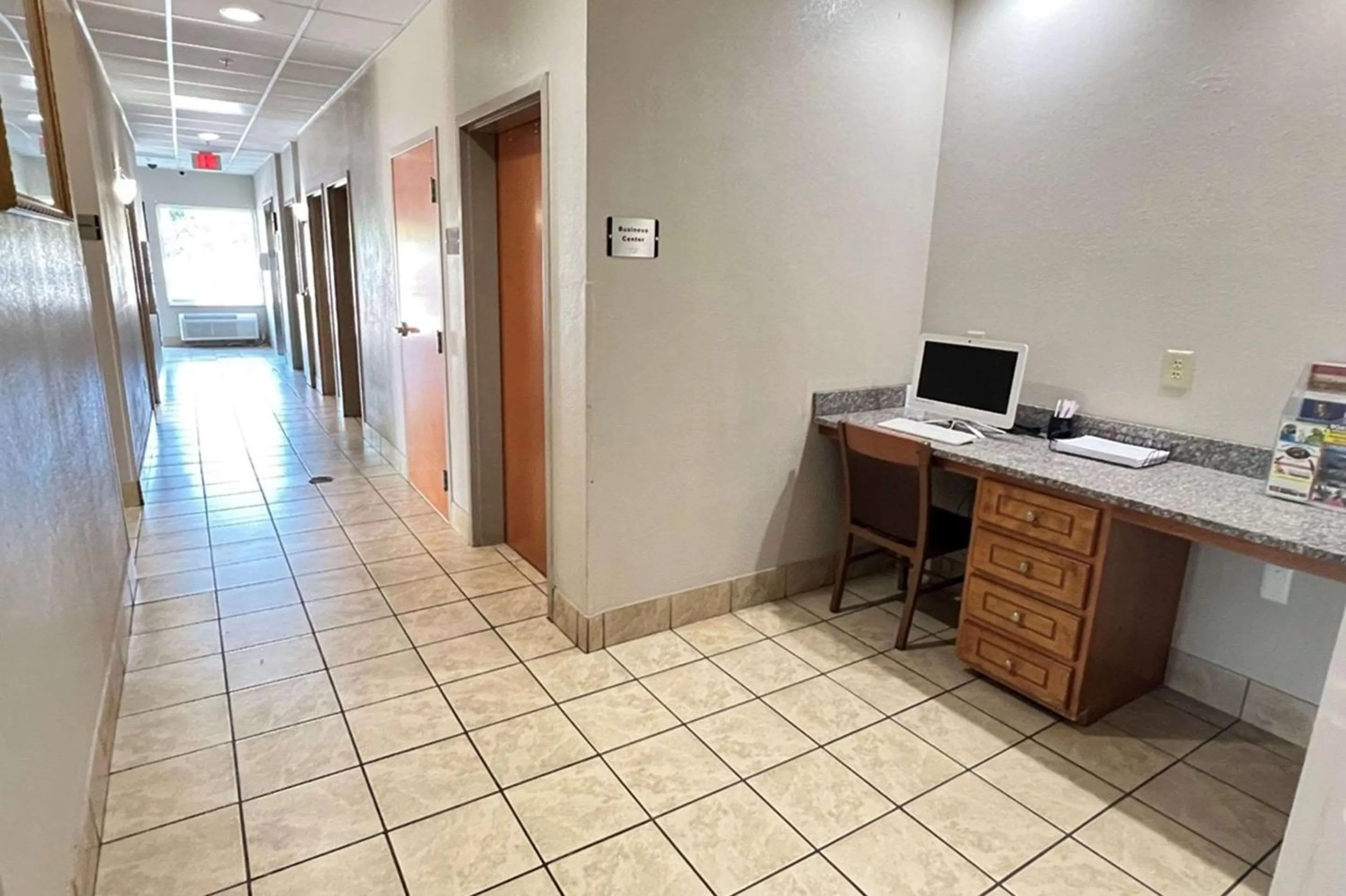 Business facilities in Econo Lodge Augusta West near Fort Gordon