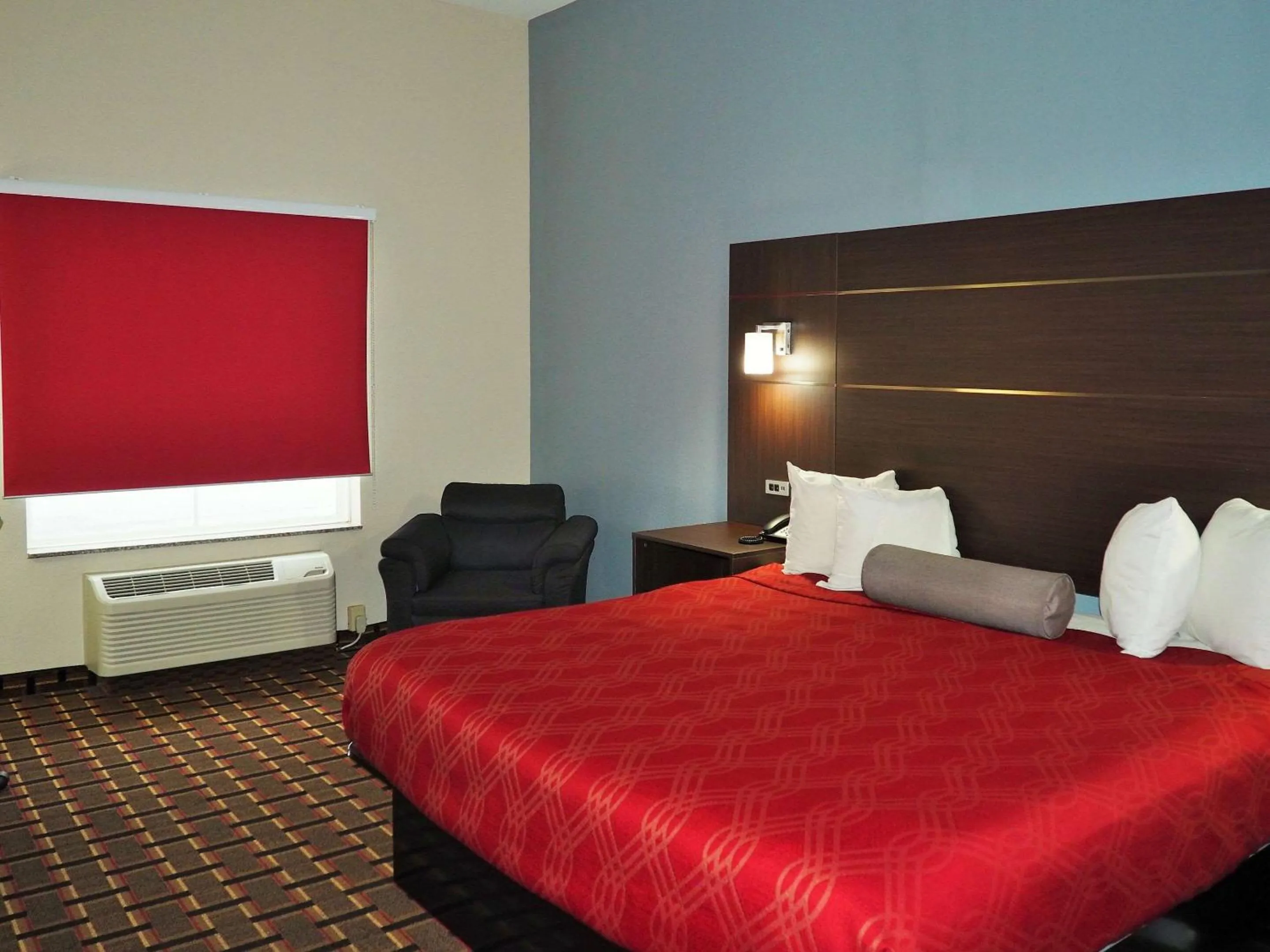 Bedroom, Bed in Econo Lodge Augusta West near Fort Gordon