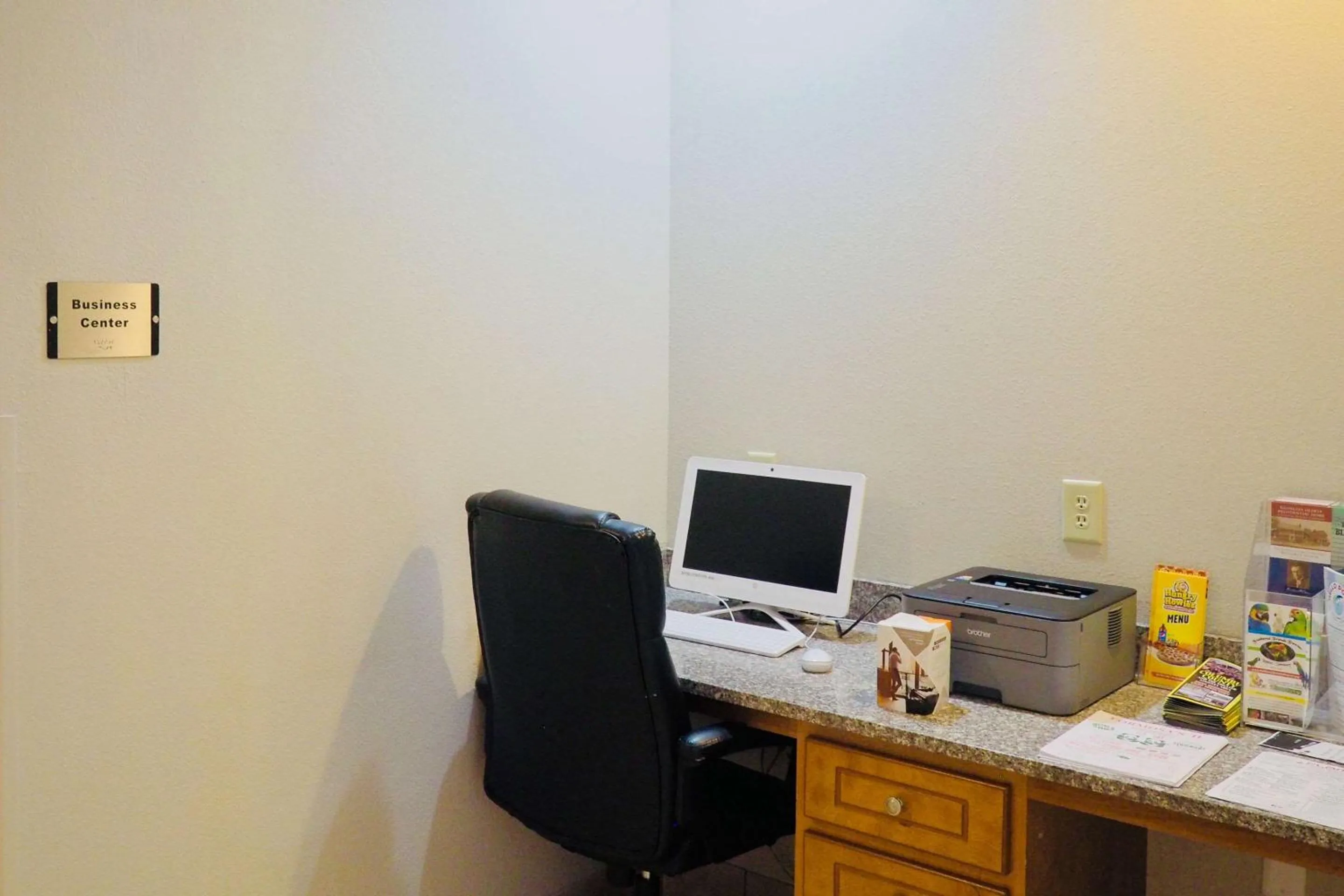 Business facilities in Econo Lodge Augusta West near Fort Gordon