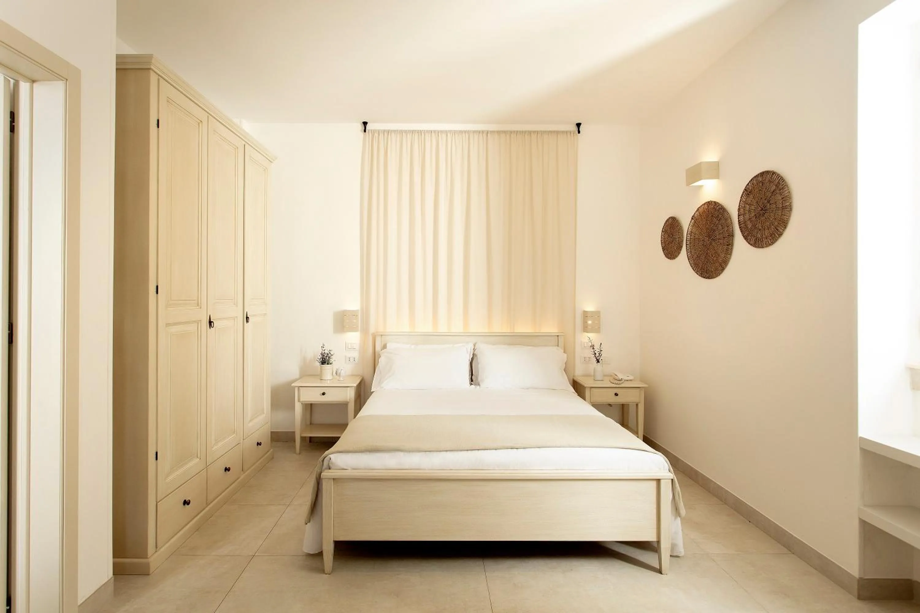 fireplace, Bed in Borgo Mulino a Vento - Resort